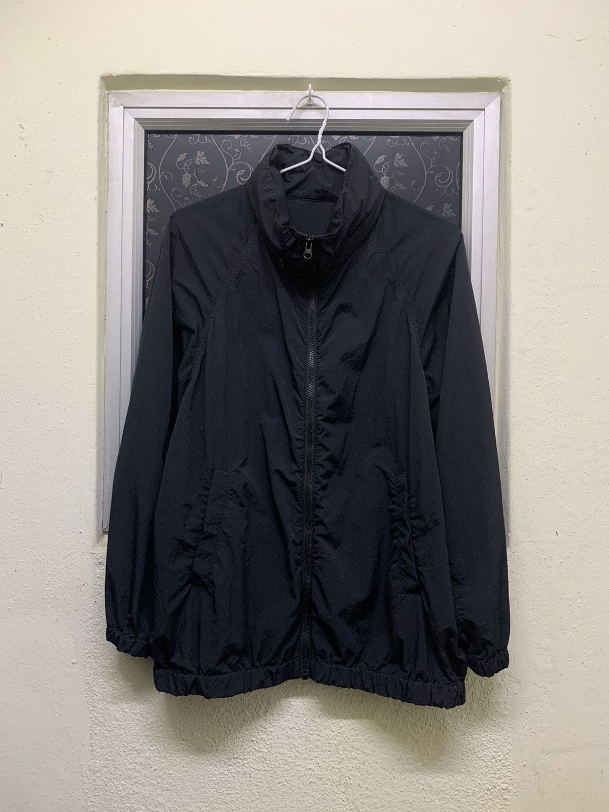 Uniqlo Uniqlo Light Jacket Outdoor / Hiking / Running Size US XL / EU 56 / 4 - 1 Thumbnail