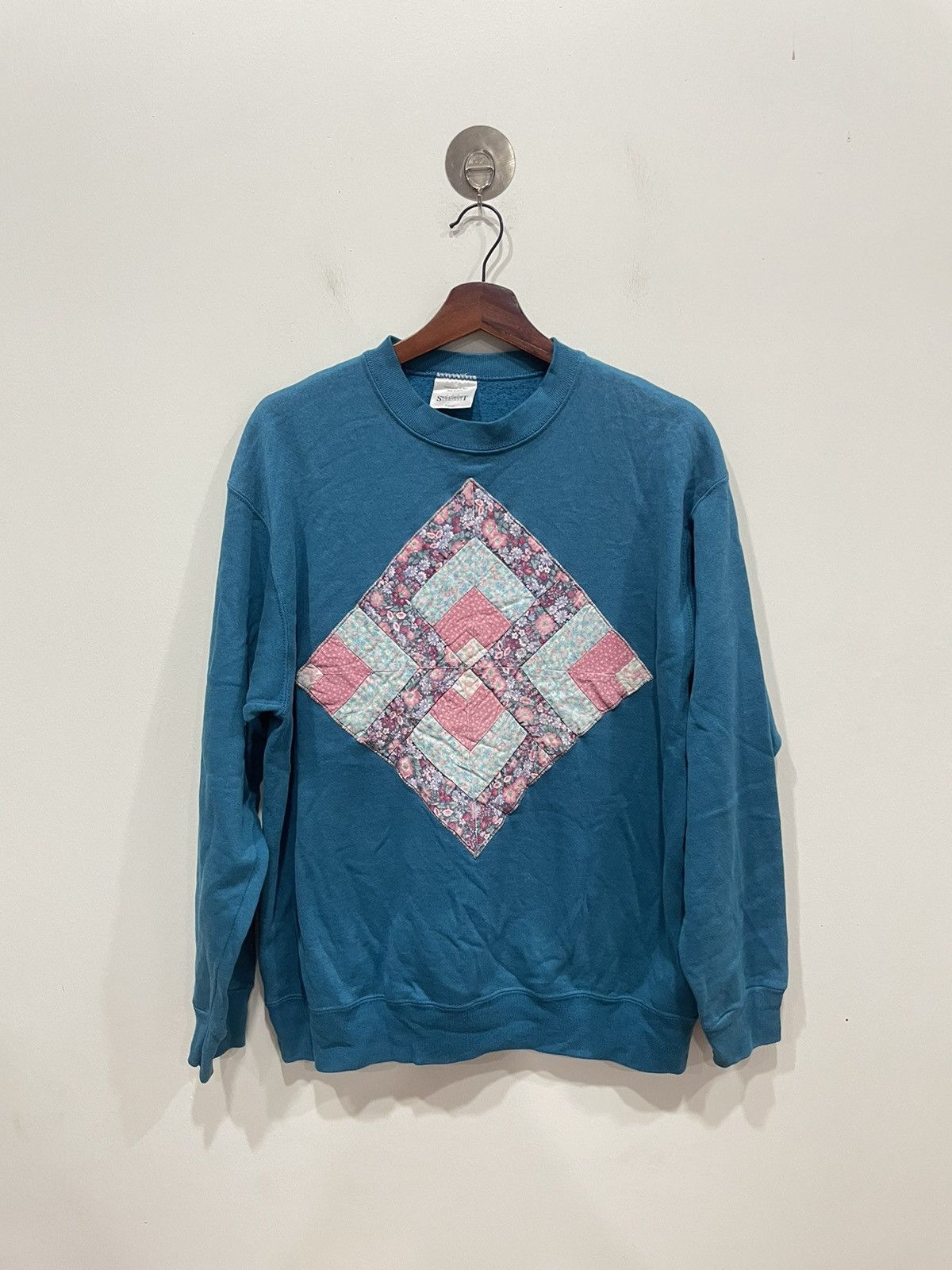 Vintage Patchwork Sweatshirt by the company sweatshirt Size US L / EU 52-54 / 3 - 1 Thumbnail