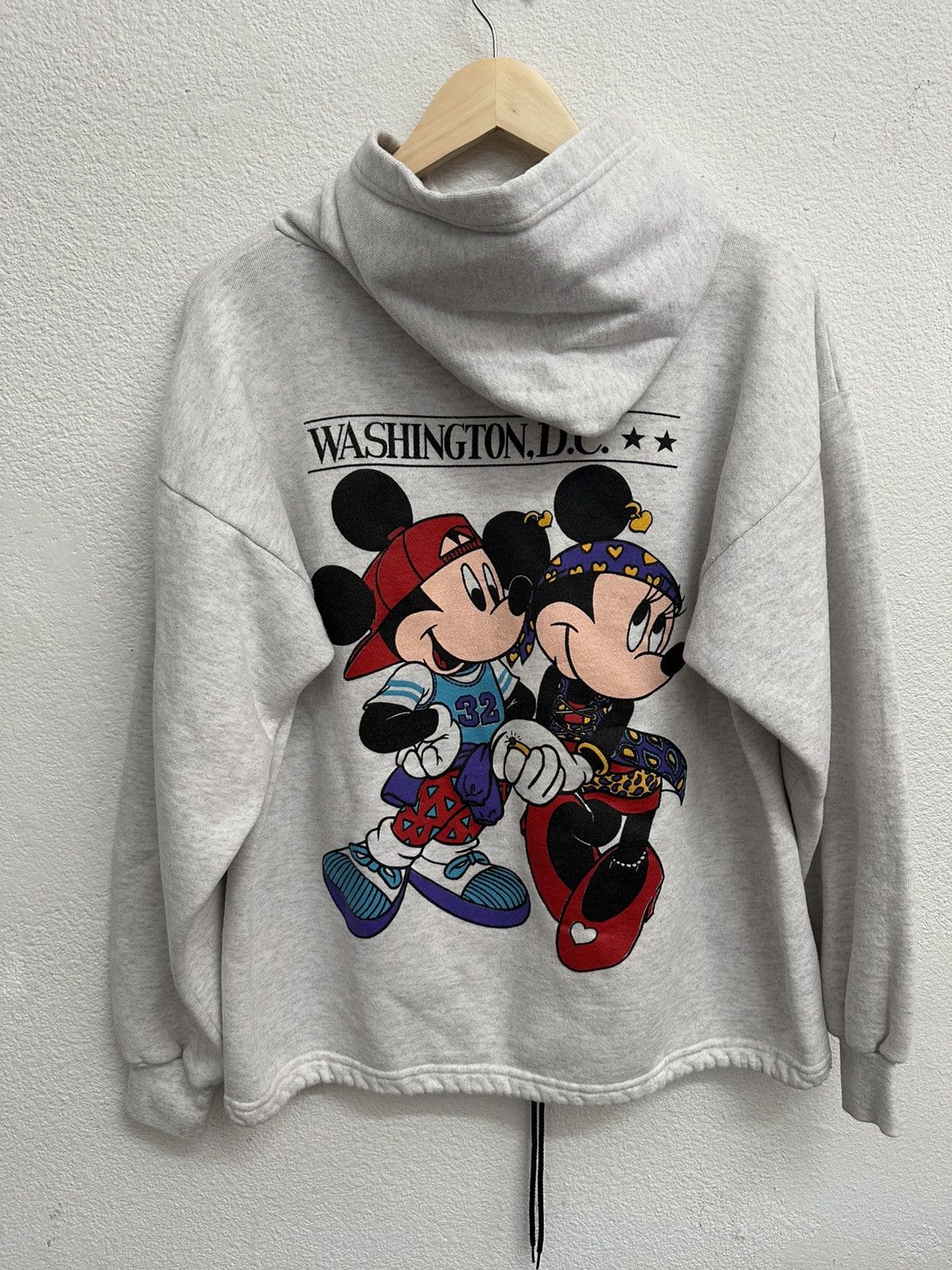 Disney Disney Mickey Minnie Basketball Hip Hop Hoodie Size XL / US 12-14 / IT 48-50 - 2 Thumbnail