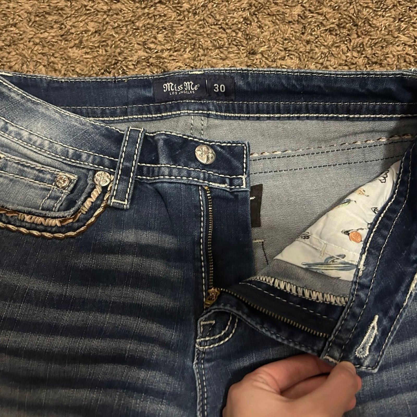 Miss Me Miss Me Women’s Mid Rise Straight Jeans size 30W x 33L Size 30" / US 8 / IT 44 - 3 Thumbnail