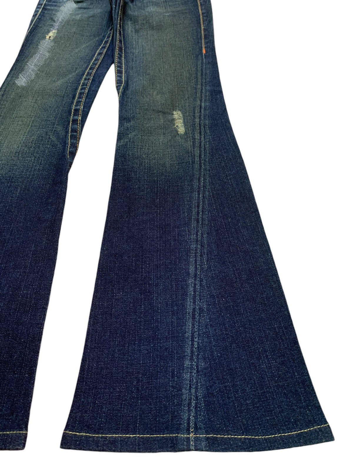 True Religion Vintage USA True Religion Mud Wash Distressed Flare Jeans Size 26" / US 2 / IT 38 - 7 Thumbnail