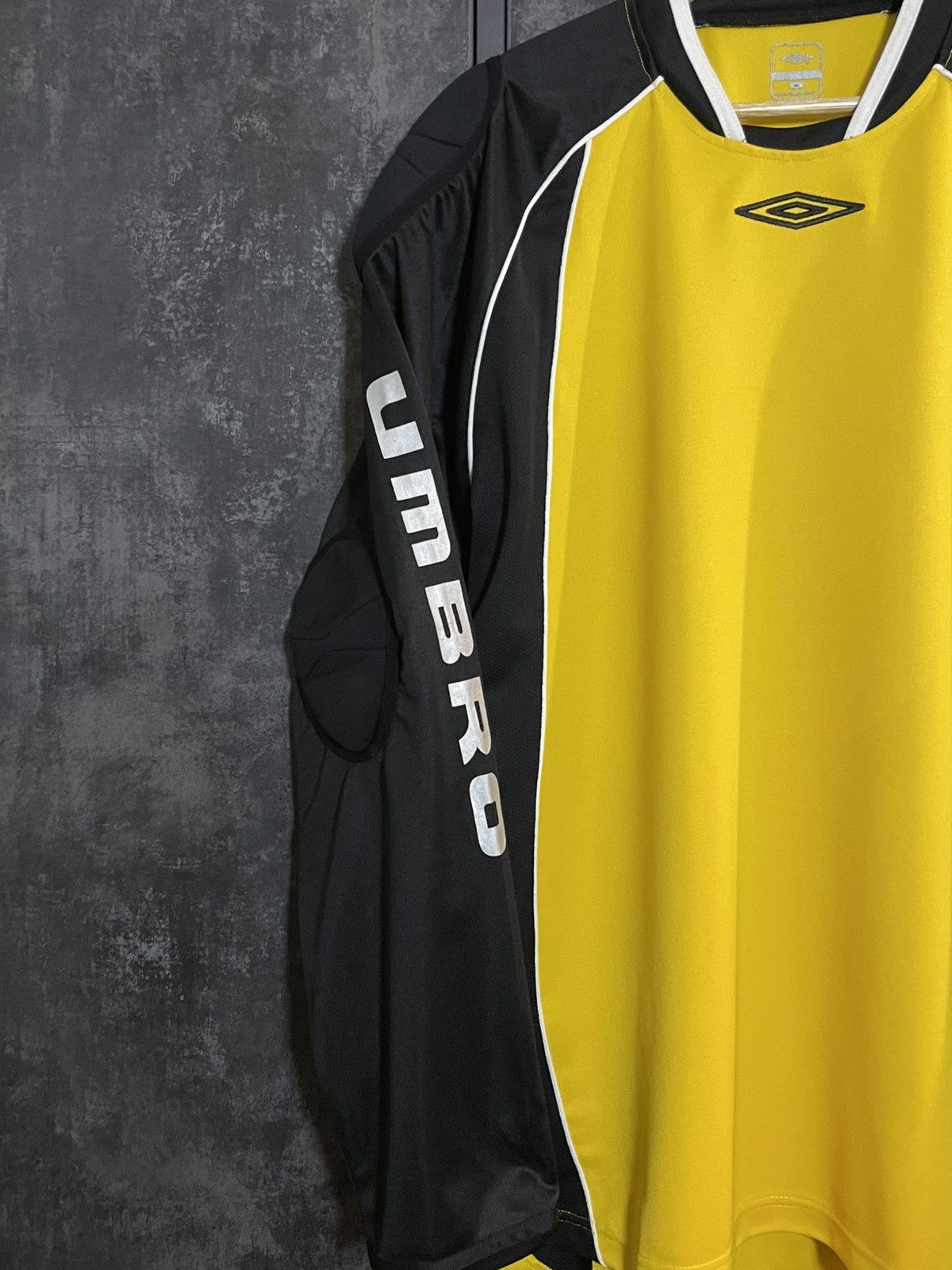 Umbro Vintage Umbro Goalkeeper Jersey Patted Balenciaga Vetements Size US XL / EU 56 / 4 - 4 Thumbnail