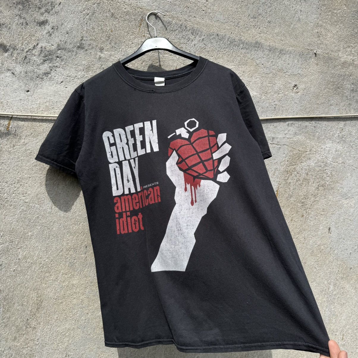 Band Tees 00s Green Day American Idiot Washed Thrashed Tee Punks Size US S / EU 44-46 / 1 - 6 Thumbnail