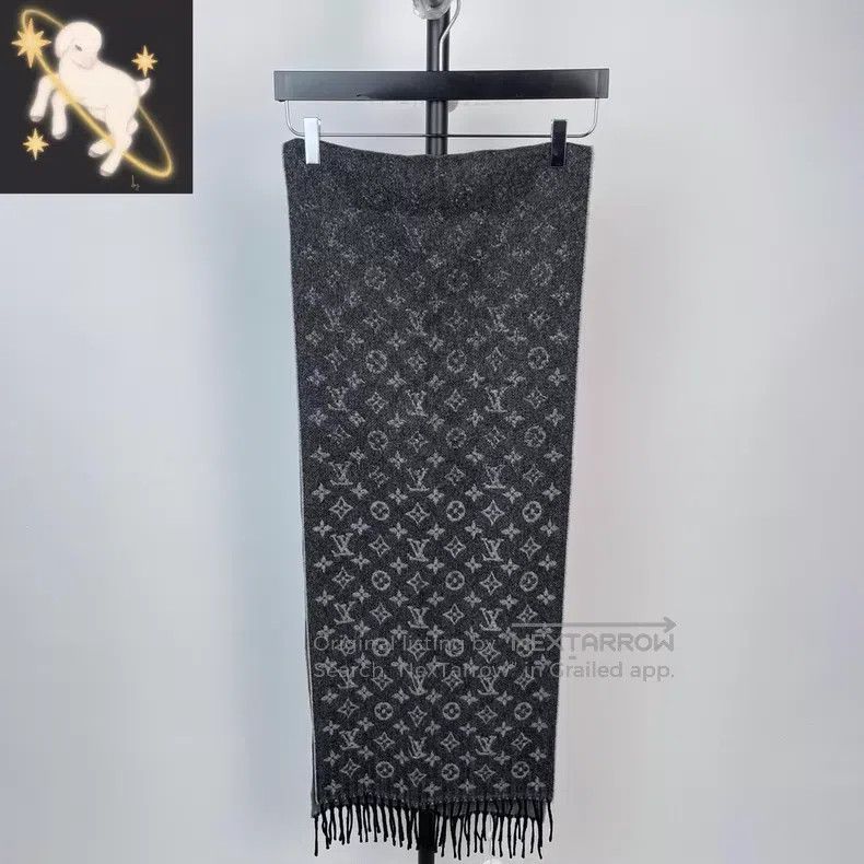 Louis Vuitton Louis Vuitton Black and Grey Gradient Full Printed Cashmer Size ONE SIZE - 1 Thumbnail