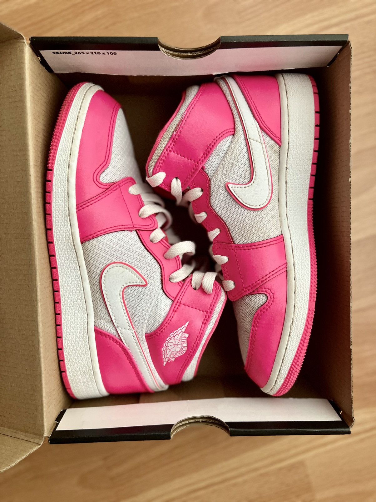 Nike Air Jordan 1 Mid GS “Hyper Pink” – UK 4.5 Size US 7 / IT 37 - 1 Thumbnail