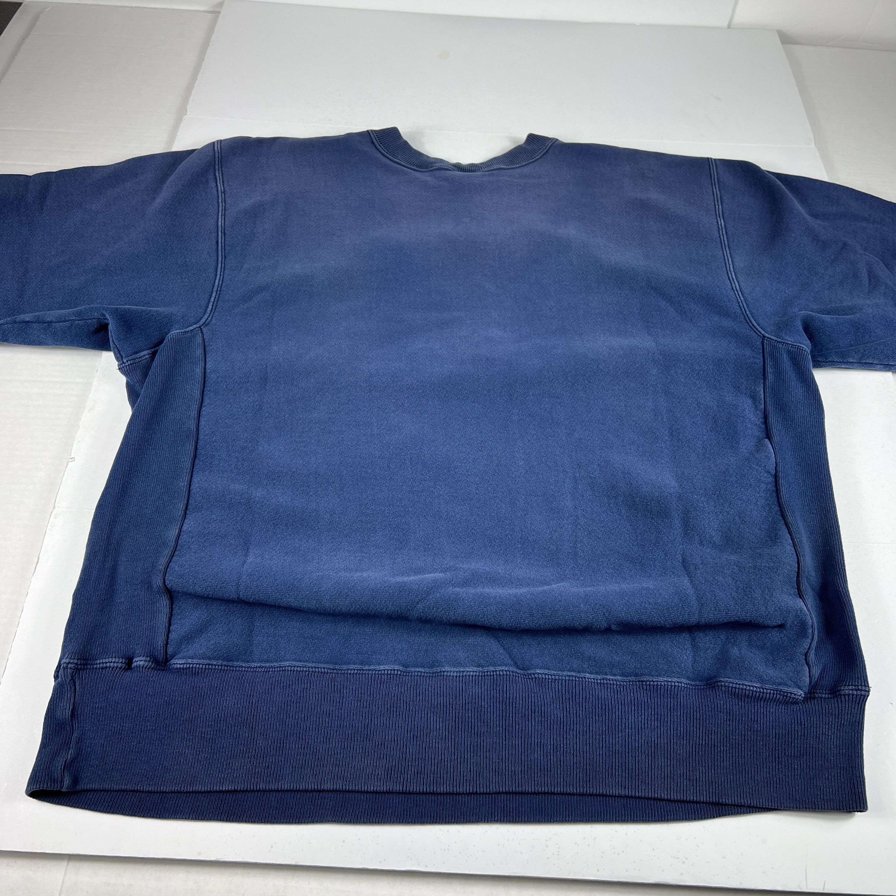 NCAA × Vintage VTG Notre Dame Fightin Irish Sweatshirt Thrashed Crewneck Size US XL / EU 56 / 4 - 12 Thumbnail