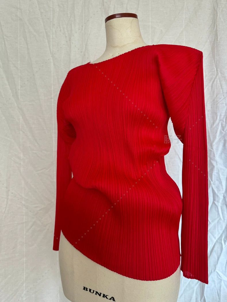 issey miyake size:4 Red pleated coat 2505-Nextarrow