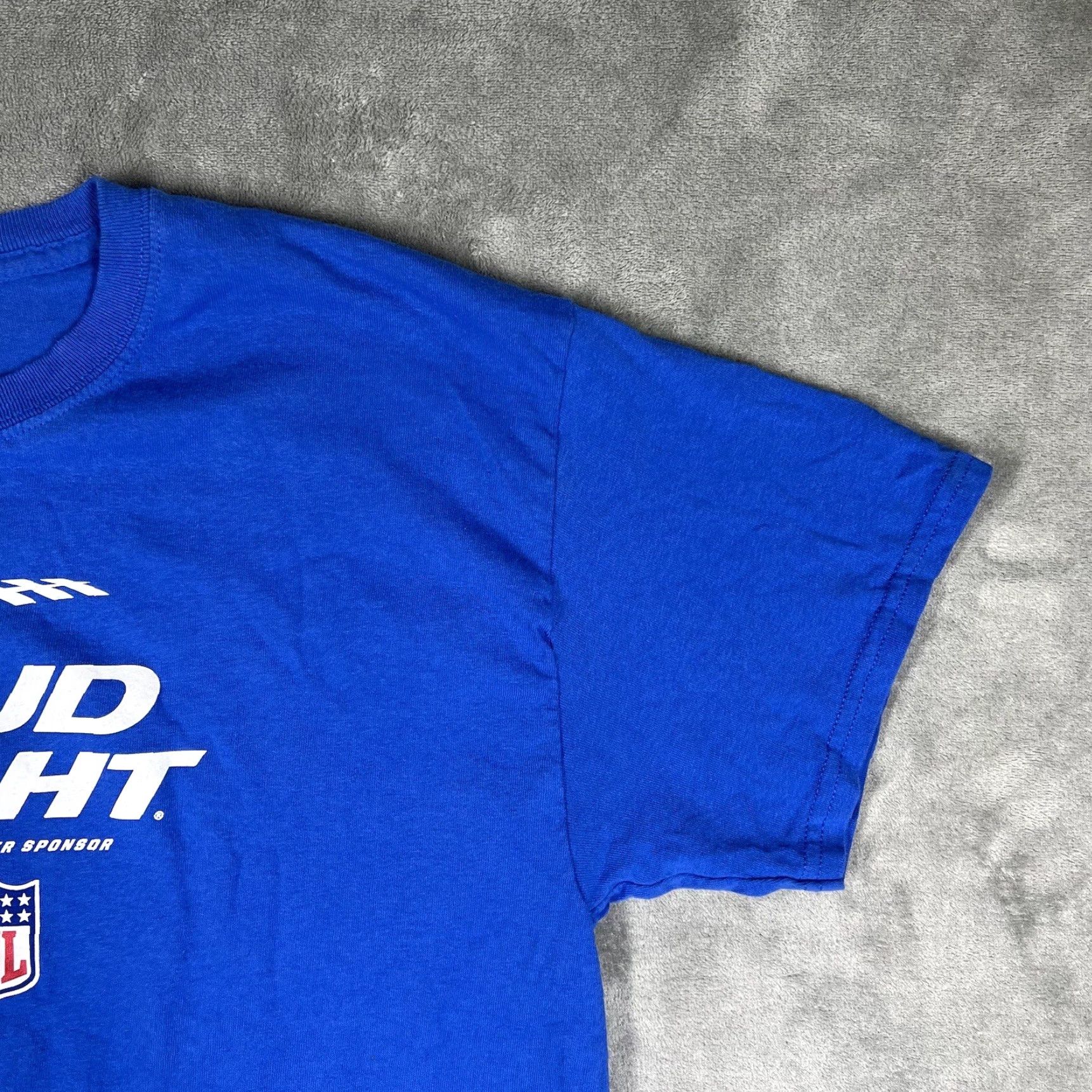 Gildan VINTAGE Bud Light Official Beer Sponsor of The NFL Men's Large Royal Blue T-Shirt Gildan Size US L / EU 52-54 / 3 - 3 Thumbnail