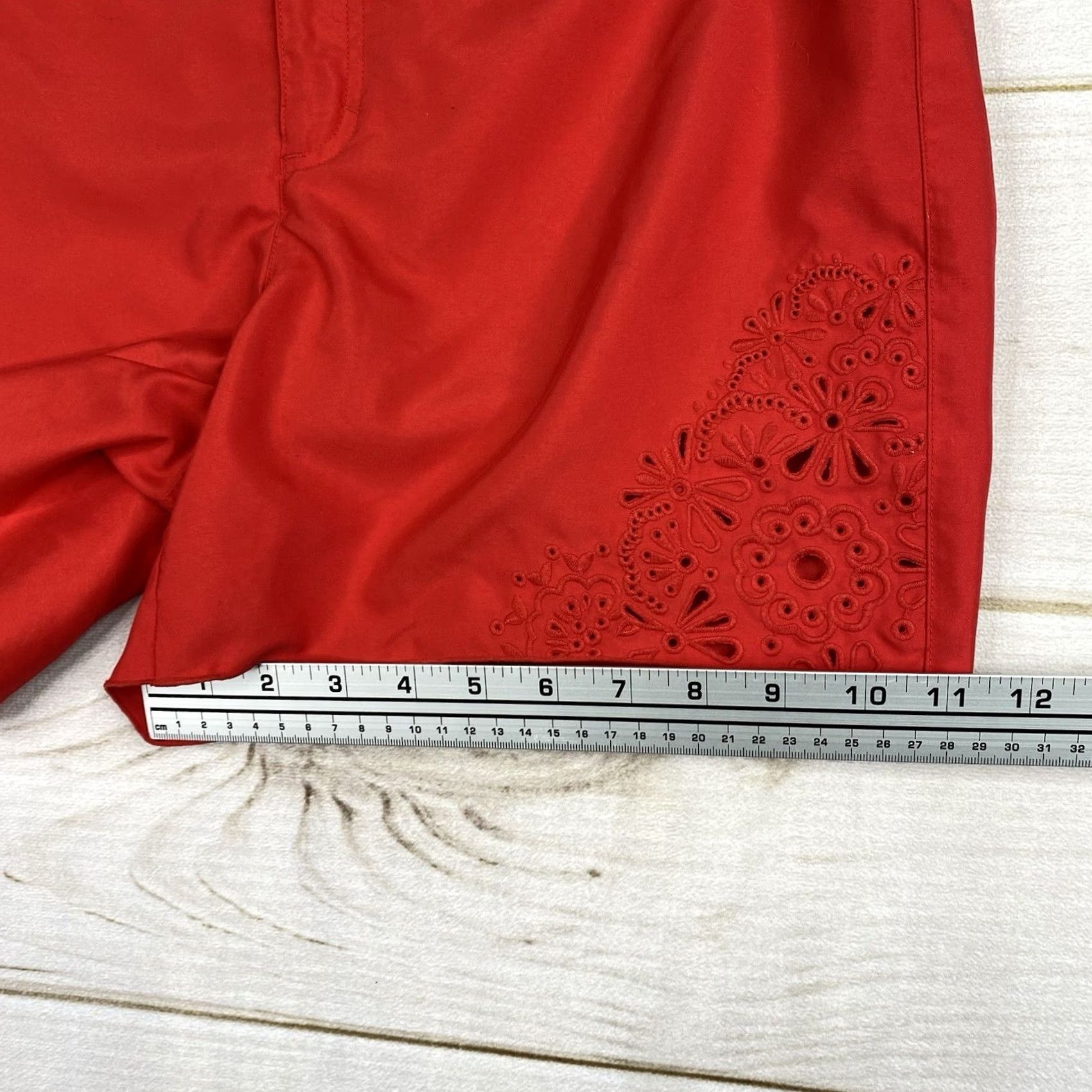 Athleta Athleta Shorts Womens 10 Red Coastal Eyelet Floral Embroidered Cut Out Casual Beach Size 32" / US 10 / IT 46 - 7 Thumbnail