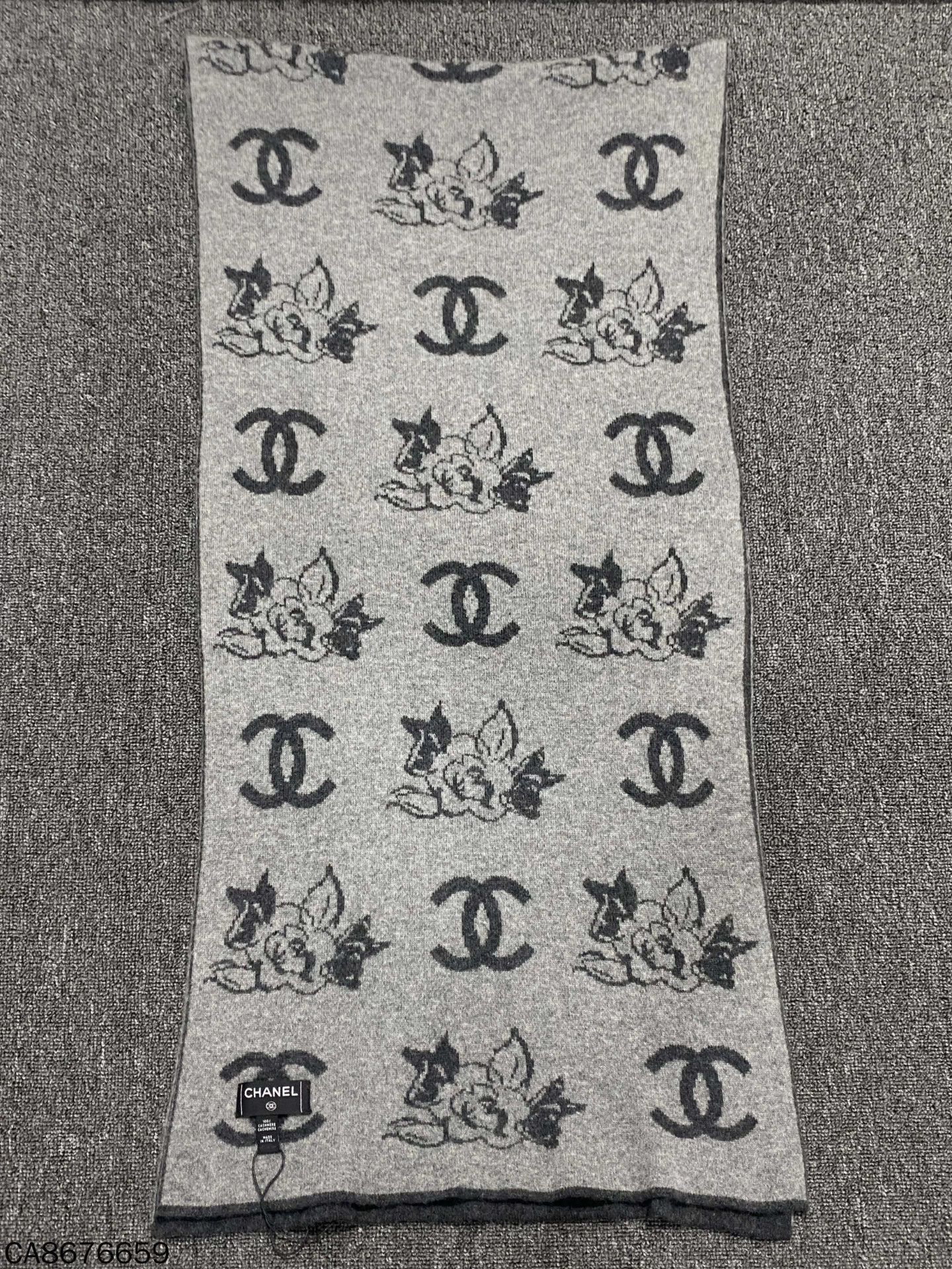 Chanel CC Dark Gray Double-sided all-over Cashmere Scarf Size ONE SIZE - 1 Thumbnail