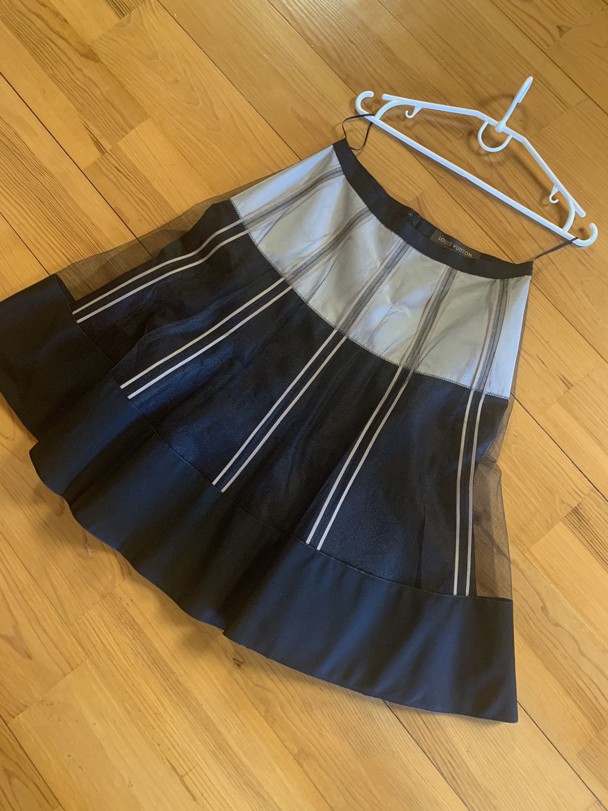 Louis Vuitton Louis Vuitton Legit Skirt Size 40" / US 18 - 1 Thumbnail