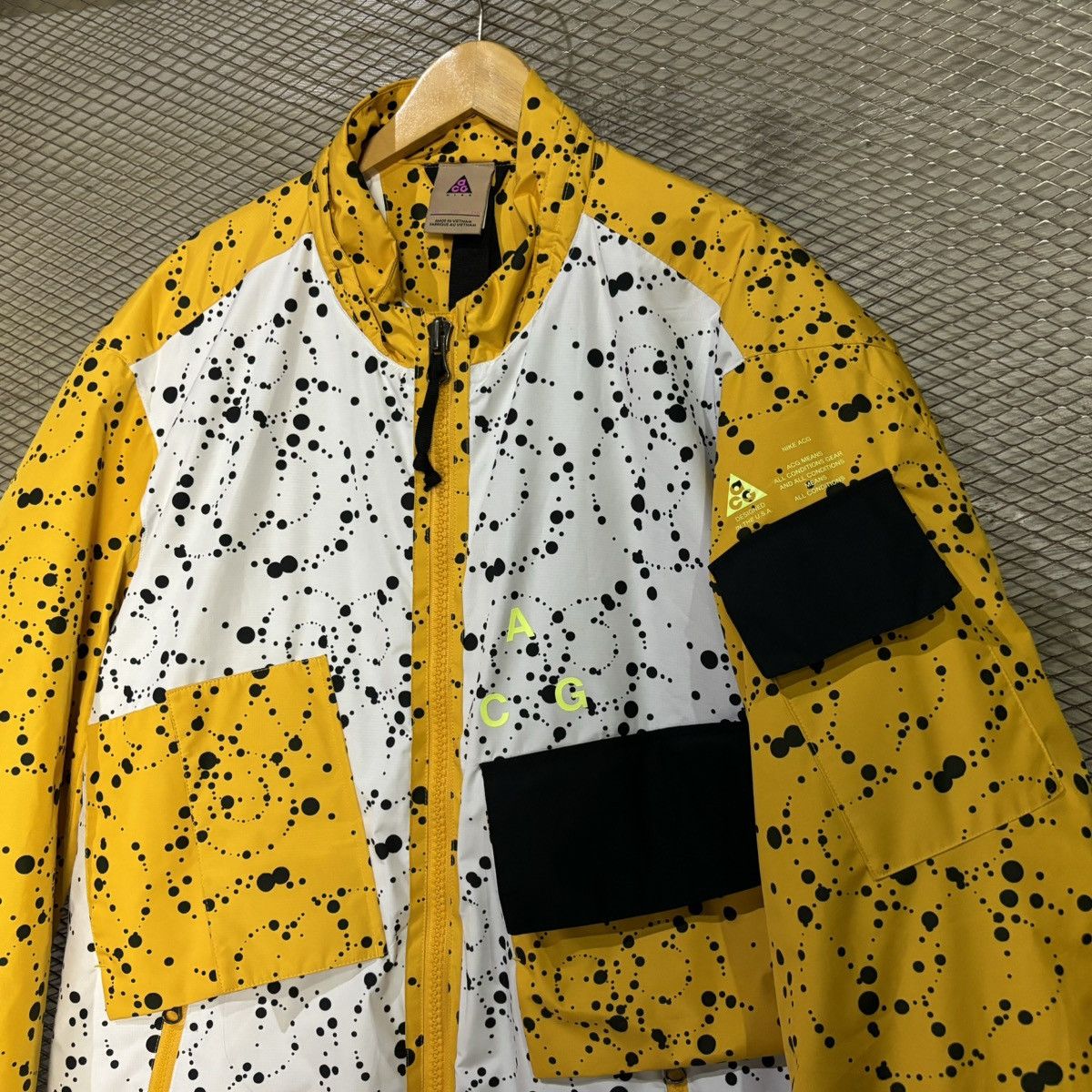 Nike ACG Nike ACG White and Yellow Errolson Hugh ACG Insulated Coat Size US XXL / EU 58 / 5 - 3 Thumbnail