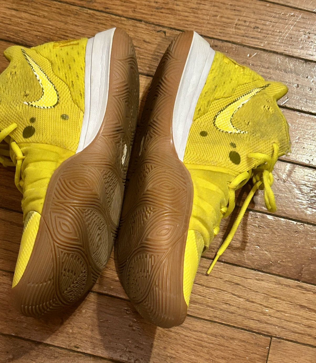 Nike Nike SpongeBob SquarePants x Kyrie 5 Size US 7.5 / EU 40-41 - 14 Thumbnail