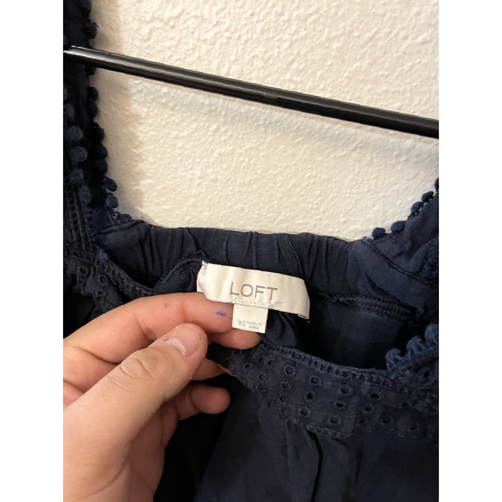 Ann Taylor VINTAGE LOFT Soft XS Navy Blue Solid Blouse Sleeveless Pullover Tank Size XS / US 0-2 / IT 36-38 - 2 Thumbnail