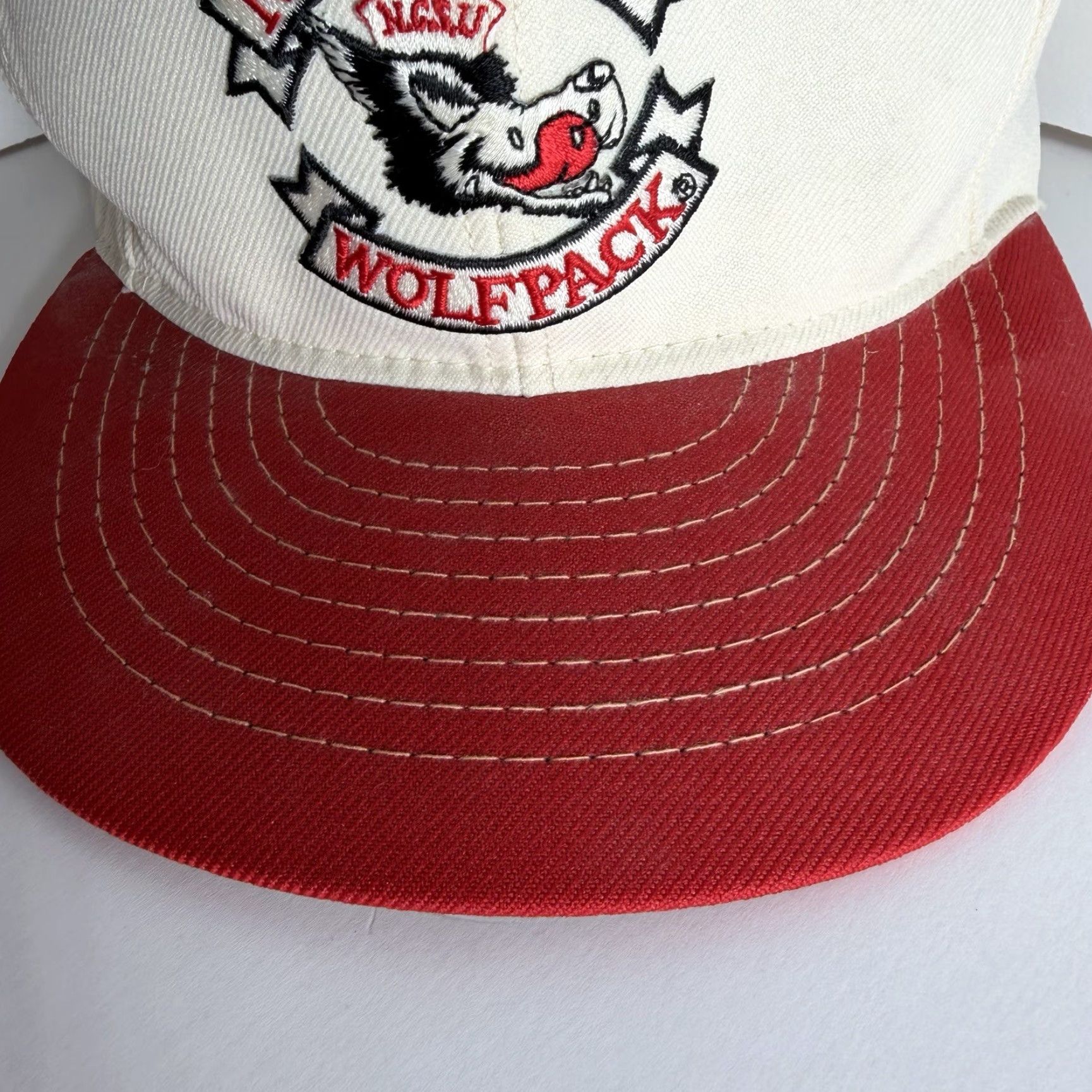 Vintage VINTAGE University Square NC State Wolf Pack SnapBack Hat 80’s NCSU NCAA Baseball Cap Mens White Cotton Twill Adjustable Snapback Size ONE SIZE - 3 Thumbnail