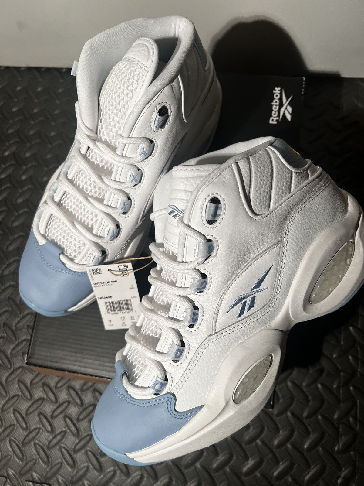 Reebok NEW Reebok Question Mid Nuggets Blue size 7 Basketball Shoes Size US 7 / EU 40 - 5 Thumbnail