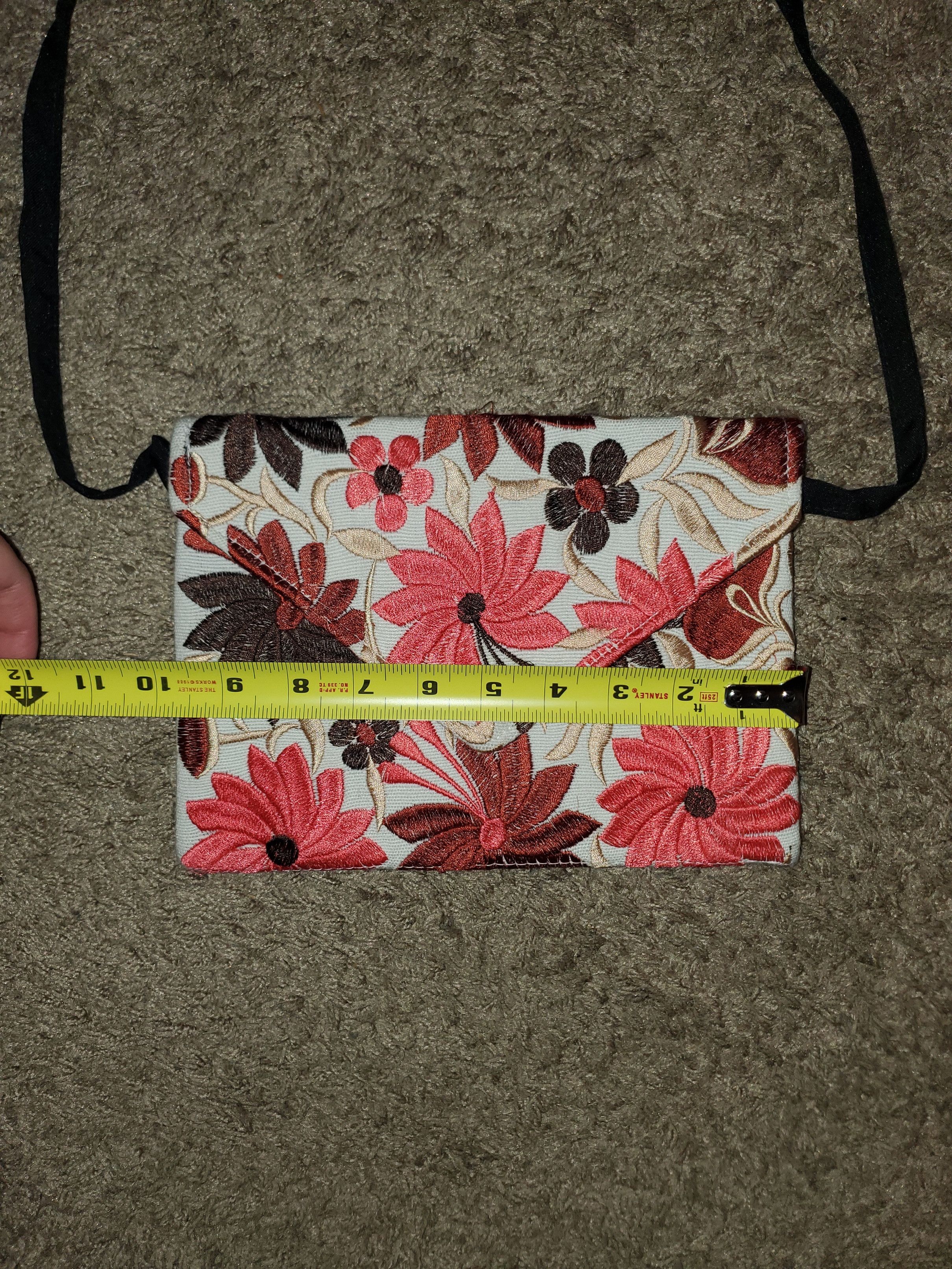 Other *NWOT* Unique full floral embroidered crossbody bag Size ONE SIZE - 3 Thumbnail