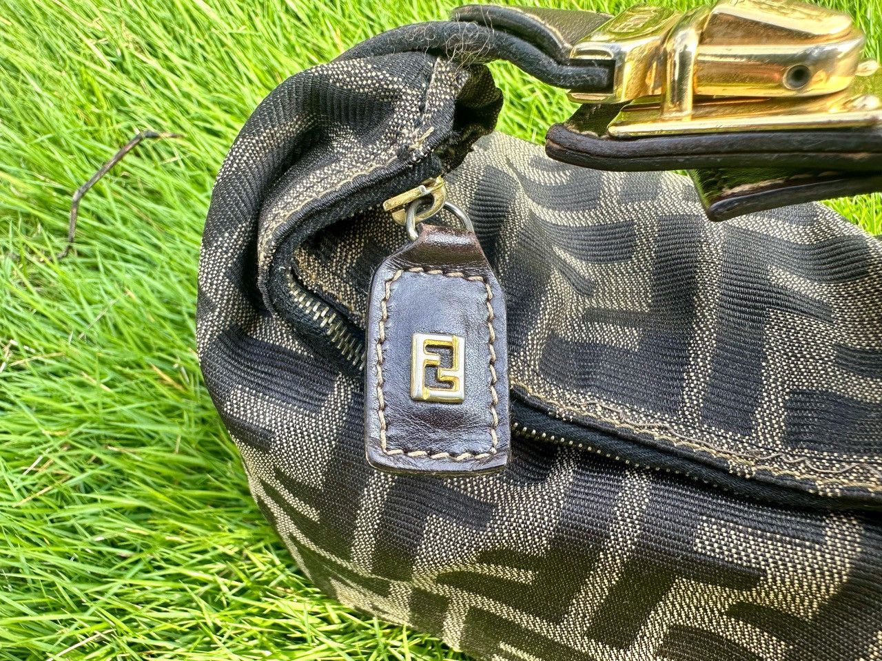 Fendi Authentic Fendi Zucca Mini Cosmetic Bag Size ONE SIZE - 10 Thumbnail