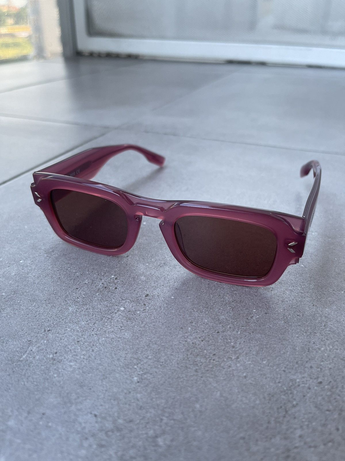 Alexander McQueen !DS! Alexander Mcqueen MQ0359S Tiny Violet Square Sunglasses Size ONE SIZE - 3 Thumbnail