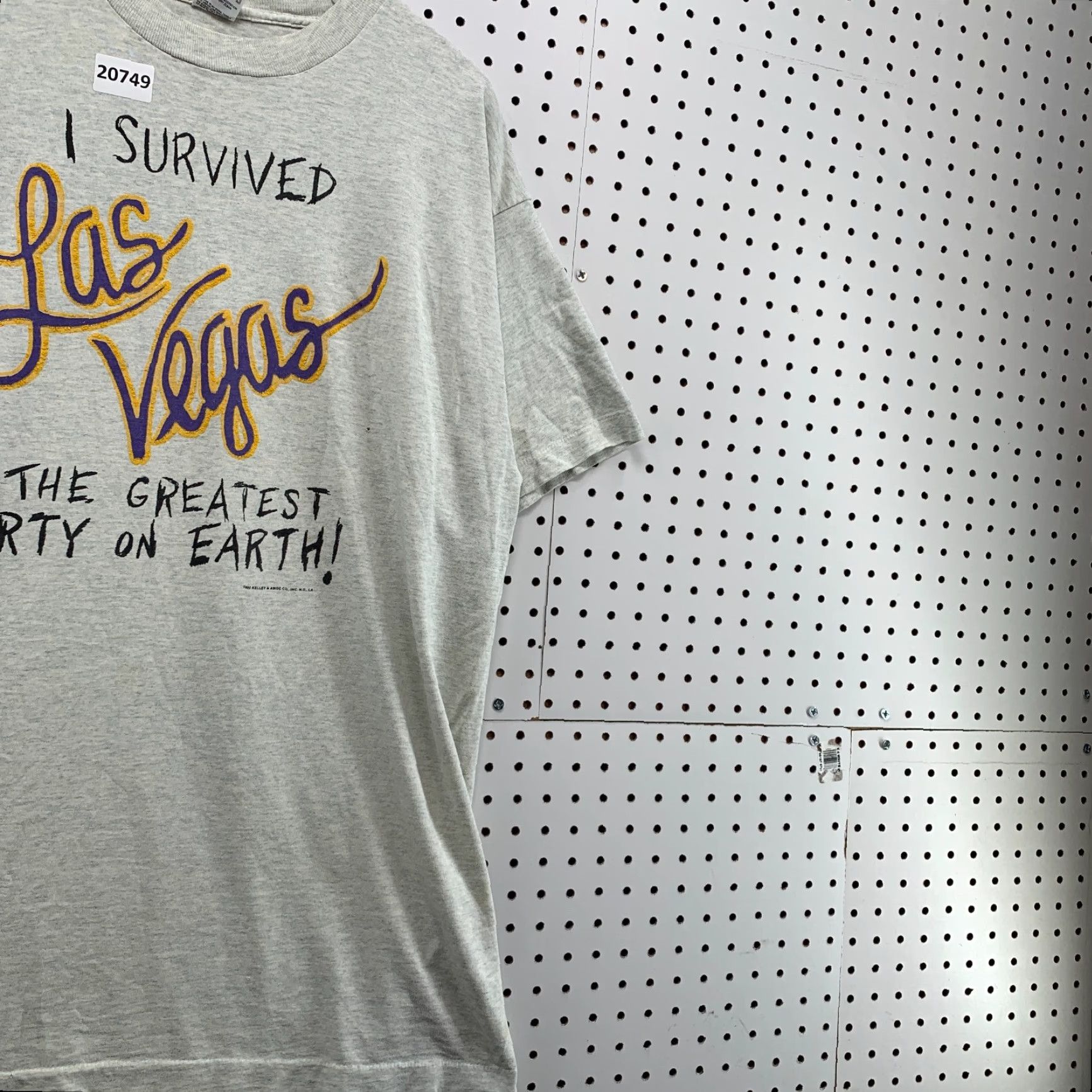 Fruit Of The Loom VINTAGE Las Vegas 90s Survived Shirt Mens XL Gray USA Single Stitch Fruit of the Loom T-Shirt Size US XL / EU 56 / 4 - 4 Thumbnail