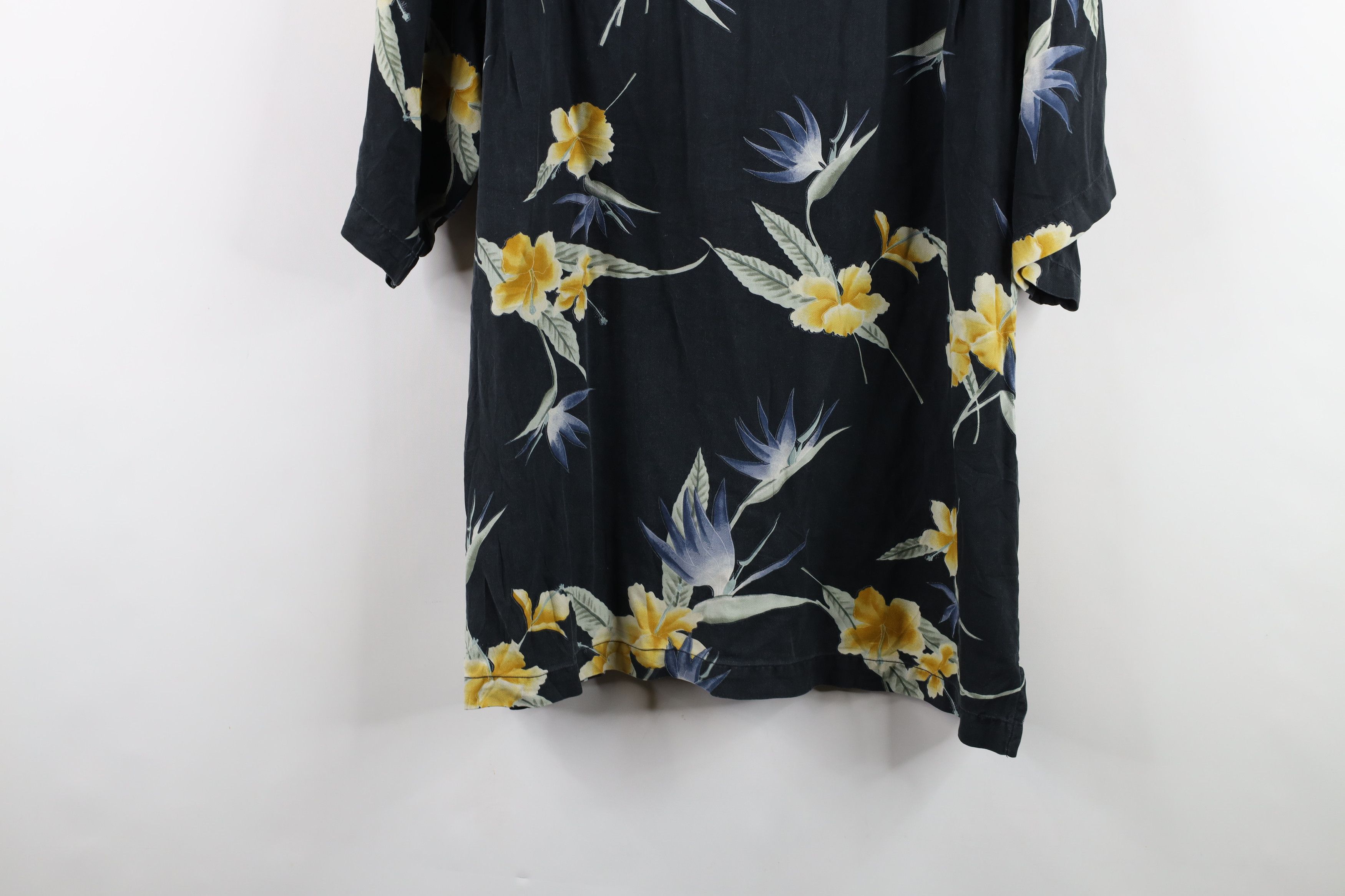 Tommy Bahama × Vintage Vintage 90s Tommy Bahama Hawaii Flower Silk Button Shirt Size US M / EU 48-50 / 2 - 13 Thumbnail
