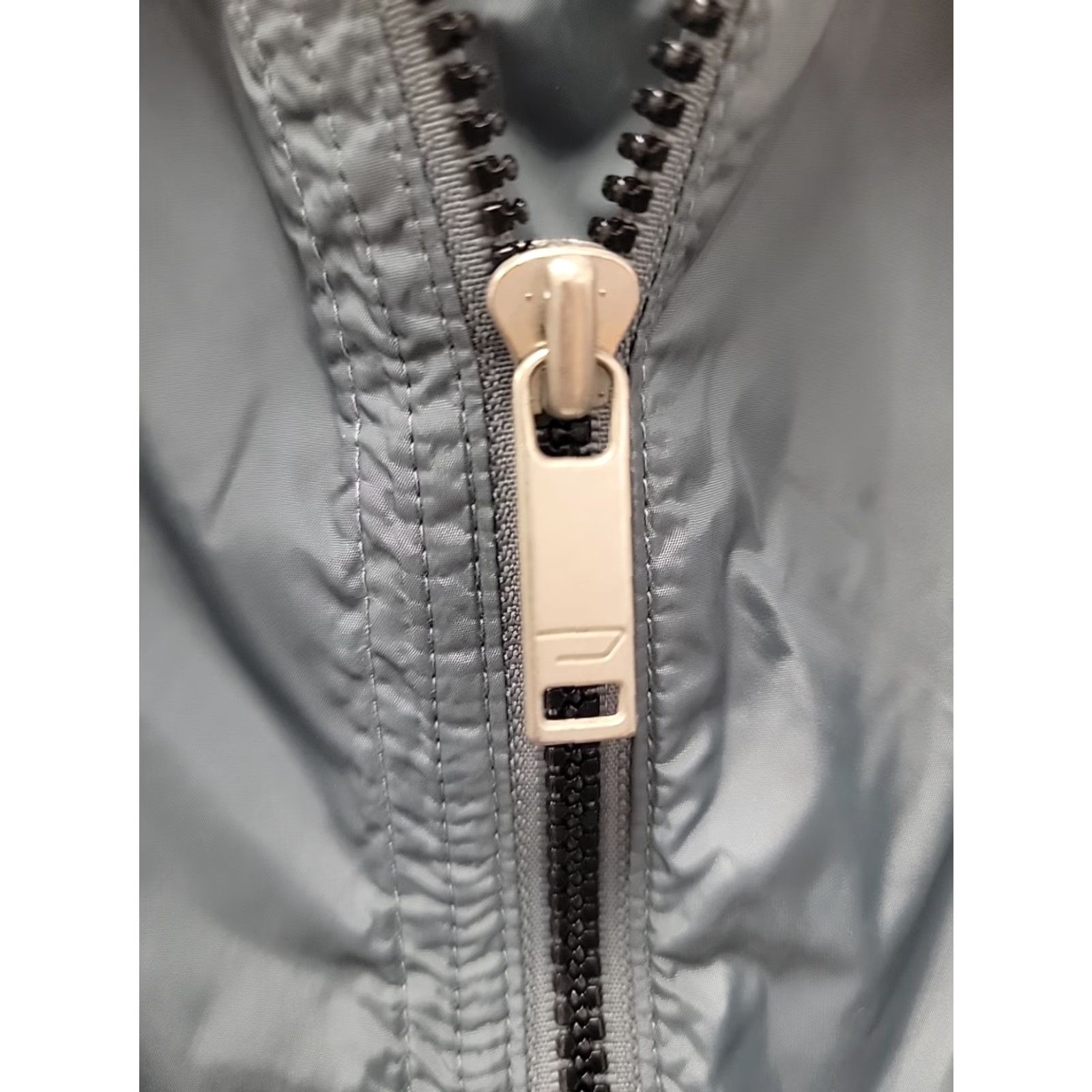 Diesel VINTAGE Diesel Womens Windbreaker Nylon Jacket Hooded Size S Gray Adults? No, Vintage Diesel Womens Windbreaker Nylon Jacket Hooded Size S Gray Size S / US 4 / IT 40 - 3 Thumbnail