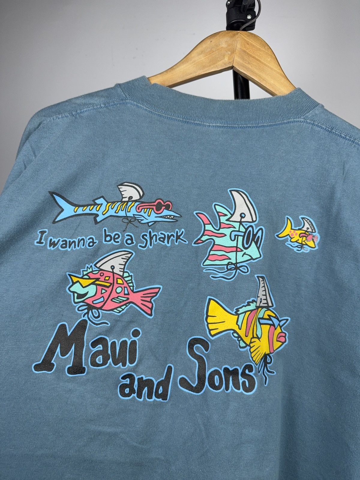 Maui and Sons 90s Retro Maui and Sons Surf Graphic T-Shirt Italy Print L Size US L / EU 52-54 / 3 - 16 Thumbnail