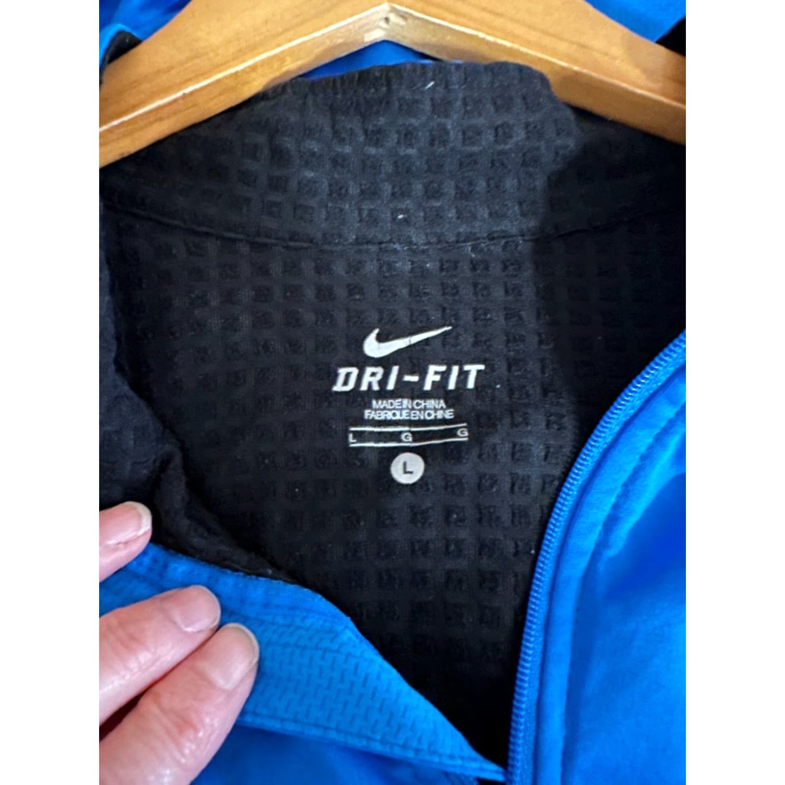 Nike **Nike Dri Fit Jacket Womens Large Blue Full Zip Thumb Holes Running Yoga** User: **Blue Nike Dri Fit Womens Large Full Zip Jacket Running Yoga** Size L / US 10 / IT 46 - 6 Thumbnail