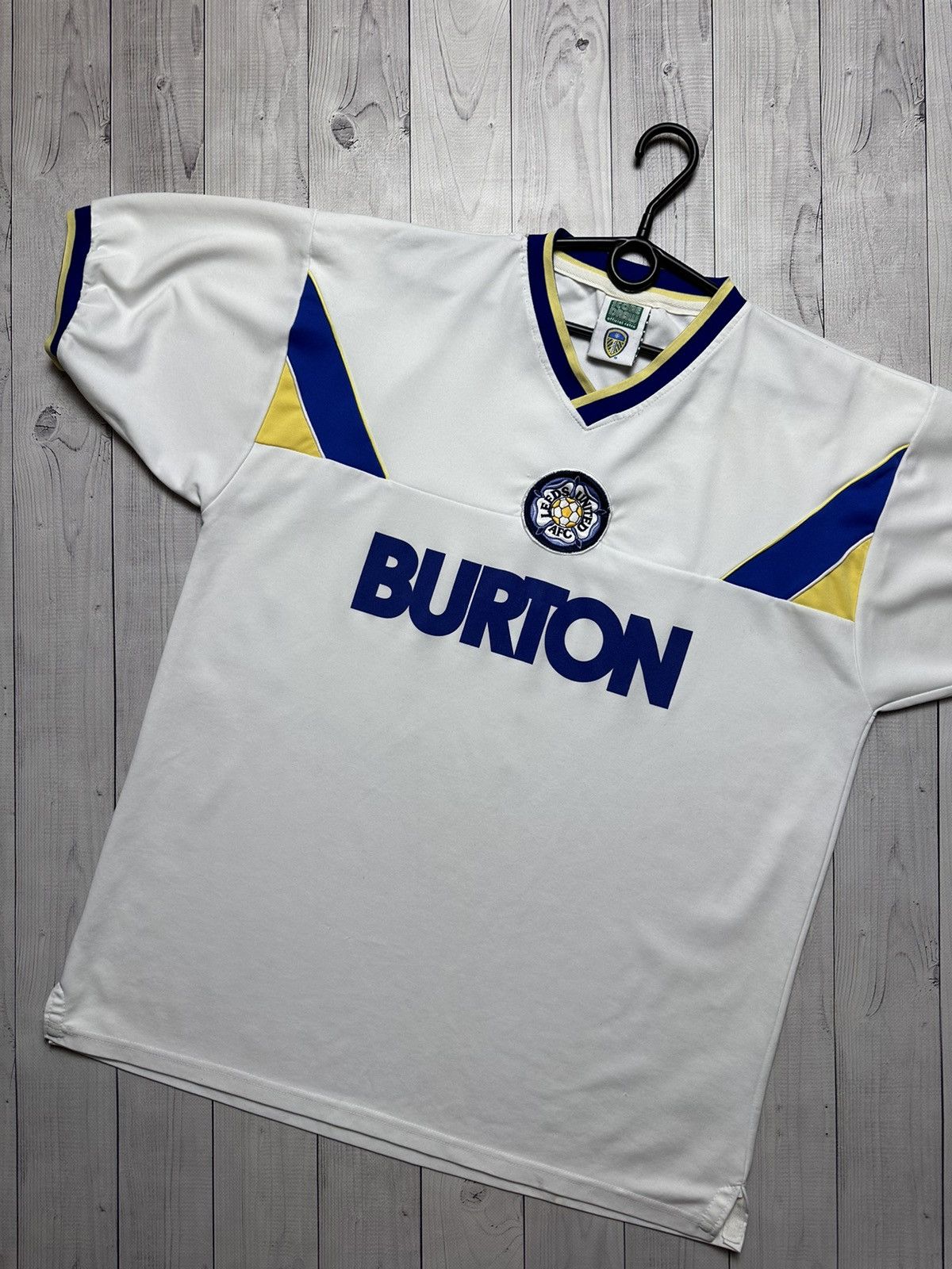 Vintage Vintage Leeds United soccer jersey retro logo size XL Size US XL / EU 56 / 4 - 2 Thumbnail