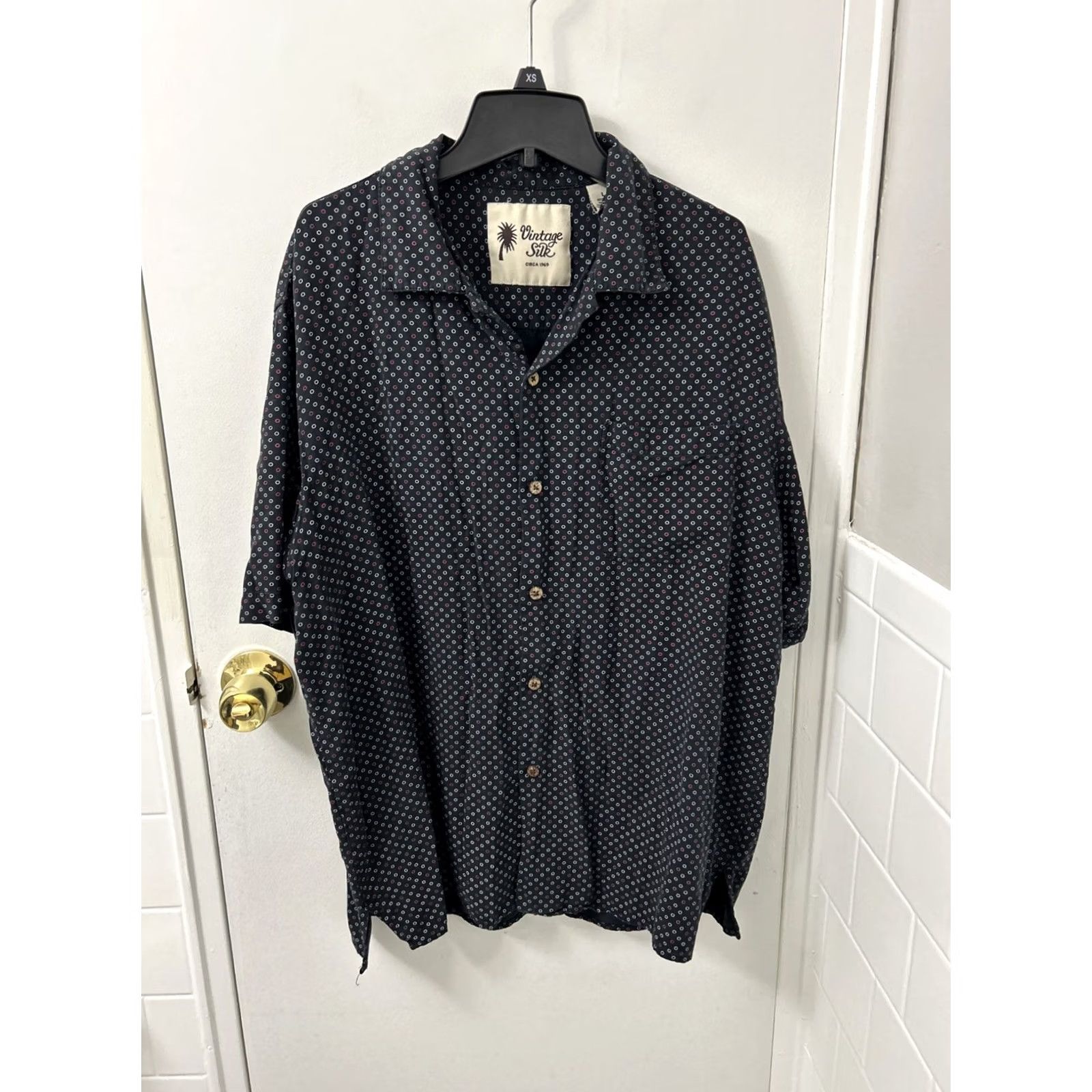 Vintage VINTAGE Silk Circa 1969 Shirt Mens L Black Polka Dot 100% Silk Button Down S/S Size US L / EU 52-54 / 3 - 2 Thumbnail