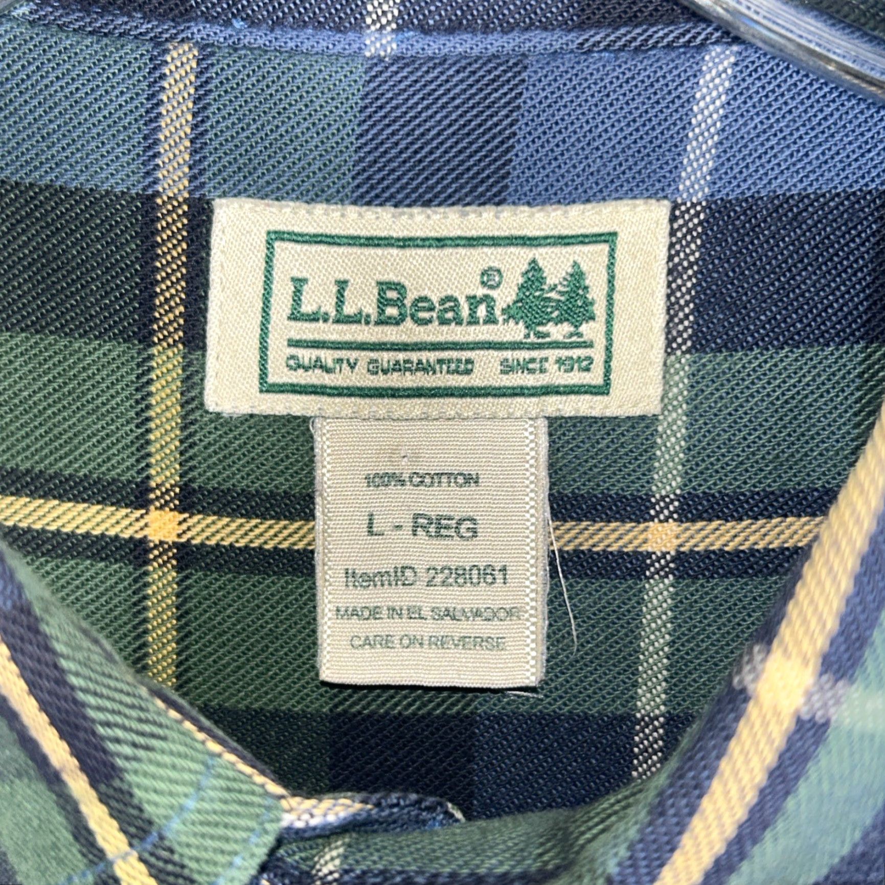 Vintage L.L. Bean Shirt Plaid Button-Up L Reg Blue Green 100% Cotton Button-Down Pocket Mens Mens Regular Size US L / EU 52-54 / 3 - 3 Thumbnail