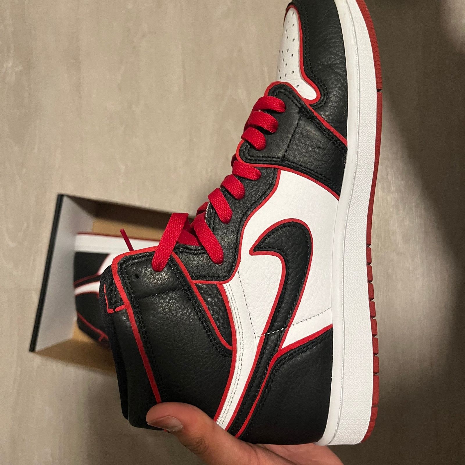 Jordan Brand Black and Red Nike Jordan 1 Bloodline Size US 10.5 / EU 43-44 - 2 Thumbnail