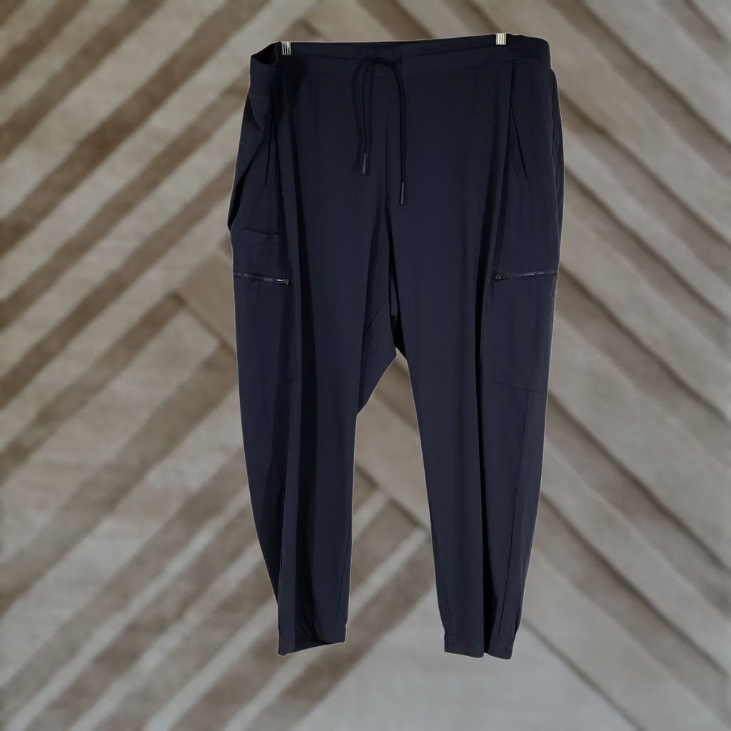 Athleta Athleta Venture Pant Womens 24 Navy Blue Cargo Jogger Travel Commuter Pants Size 42" / US 20 - 1 Thumbnail