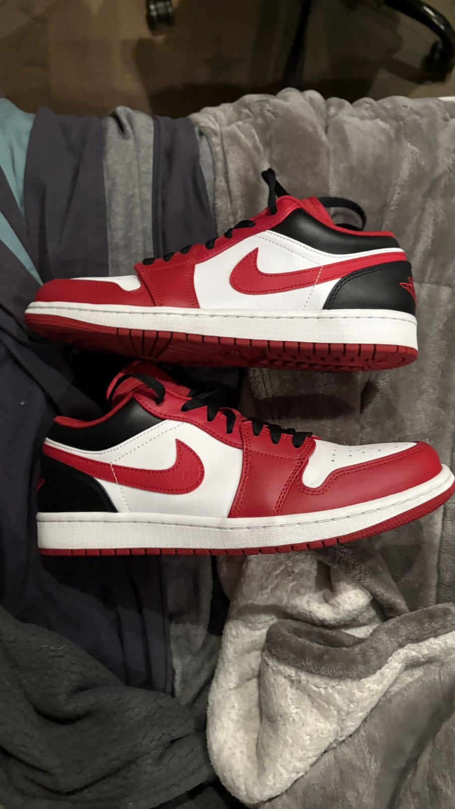 Jordan Brand Jordan 1 Low “Reverse Black Toe” Size US 9 / EU 42 - 1 Thumbnail