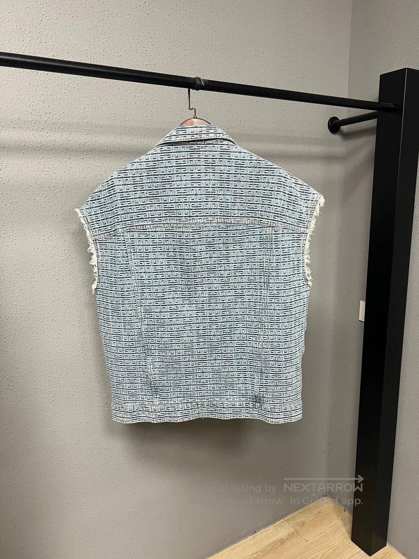Givenchy Givenchy printed sleeveless vest for women. Size US M / EU 48-50 / 2 - 2 Thumbnail