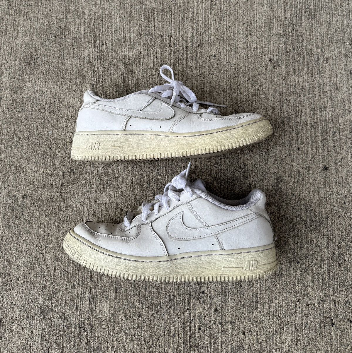 Nike CLASSIC WHITE NIKE AF1s Size US 6.5 / EU 39-40 - 4 Thumbnail