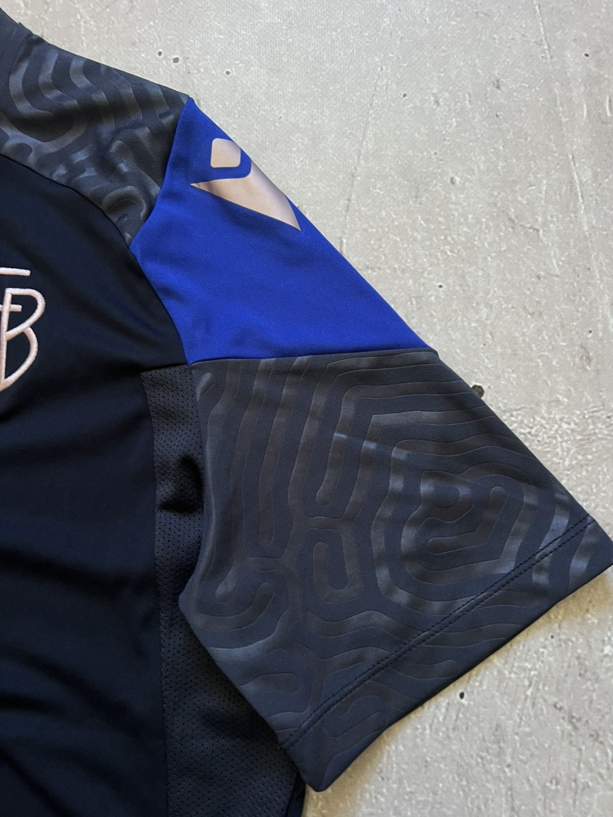 Macron FC Basel T-Shirt Macron 2023-24 Rare Training Jersey Size L Size US L / EU 52-54 / 3 - 8 Thumbnail