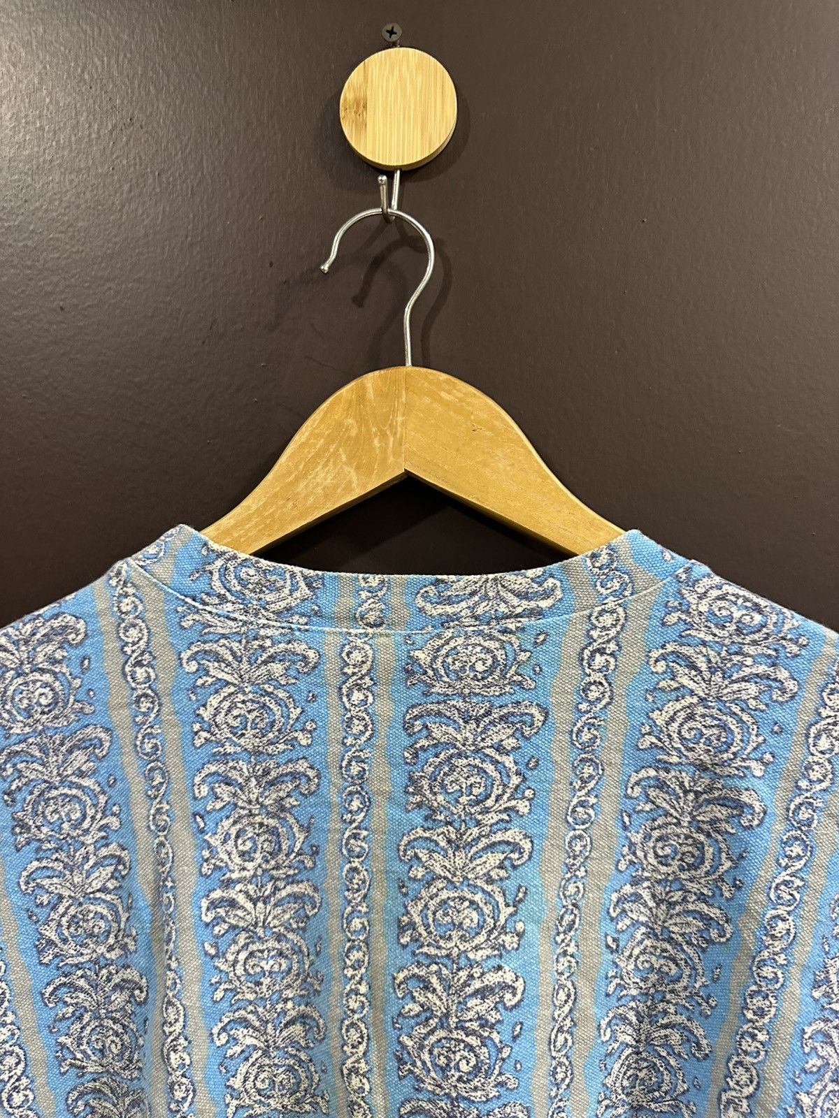 Vintage Vintage 1990 Local Motion Surf Tribal Patterned Tee Size US XL / EU 56 / 4 - 9 Thumbnail