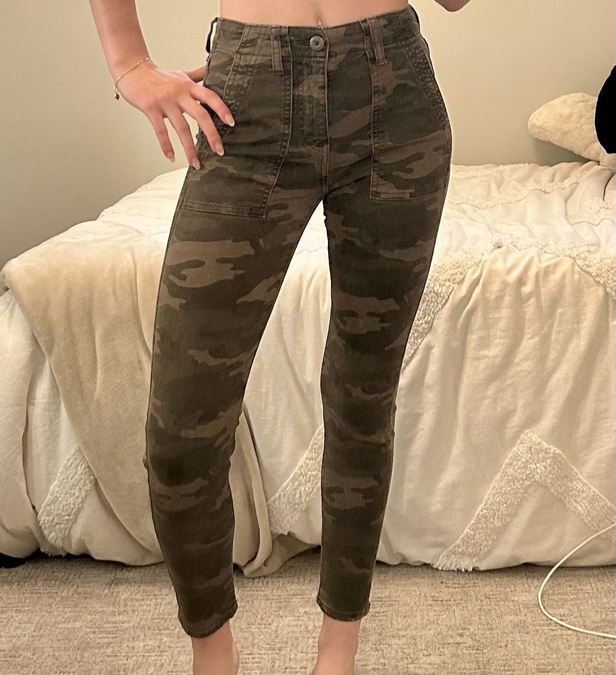 American Eagle Outfitters American Eagle camo green skinny jeans 00 regular length Size 24" / US 00 / IT 34 - 1 Thumbnail