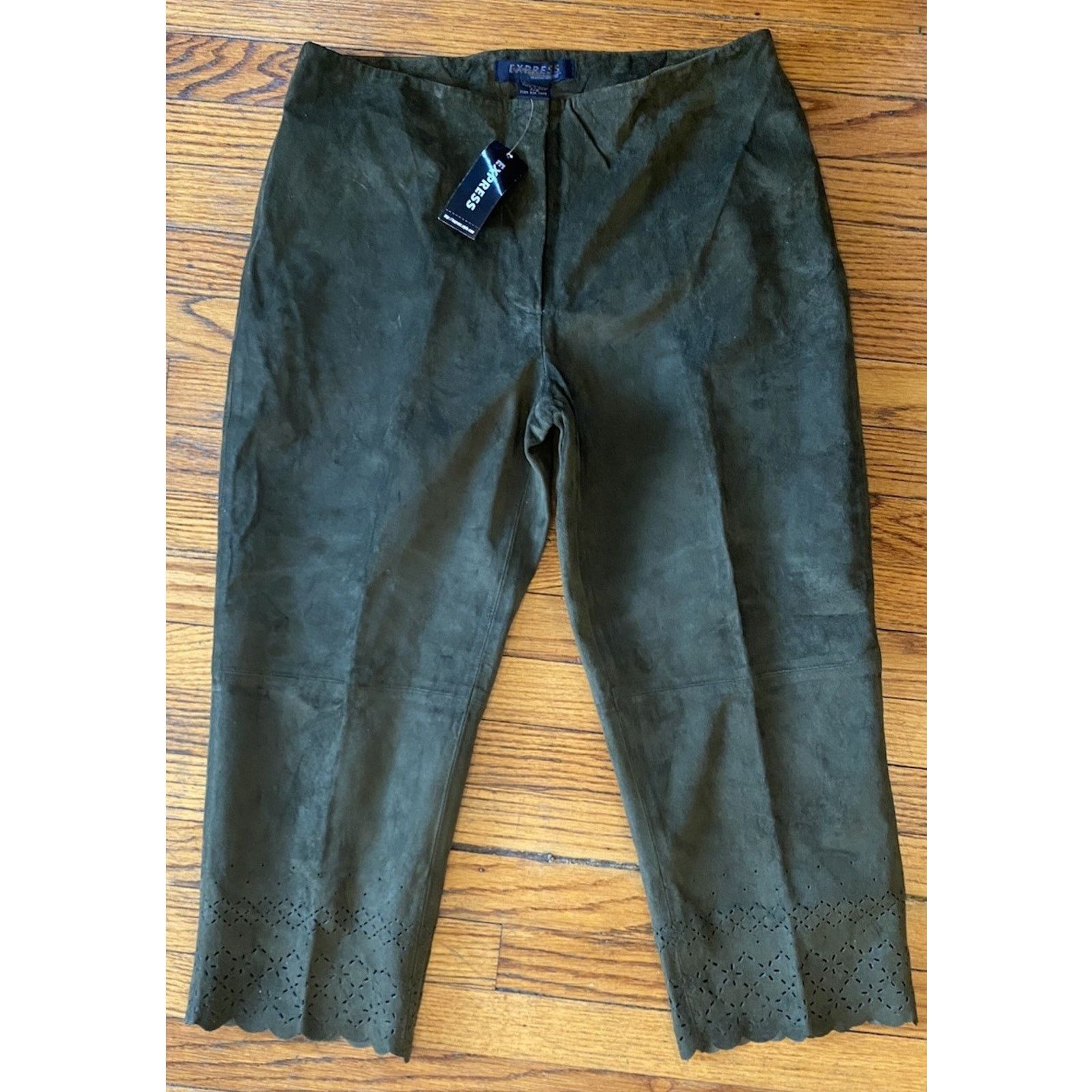 Express NWT Express World Brand Womens Suede Capri pants 8 $98 Size 30" / US 8 / IT 44 - 1 Thumbnail