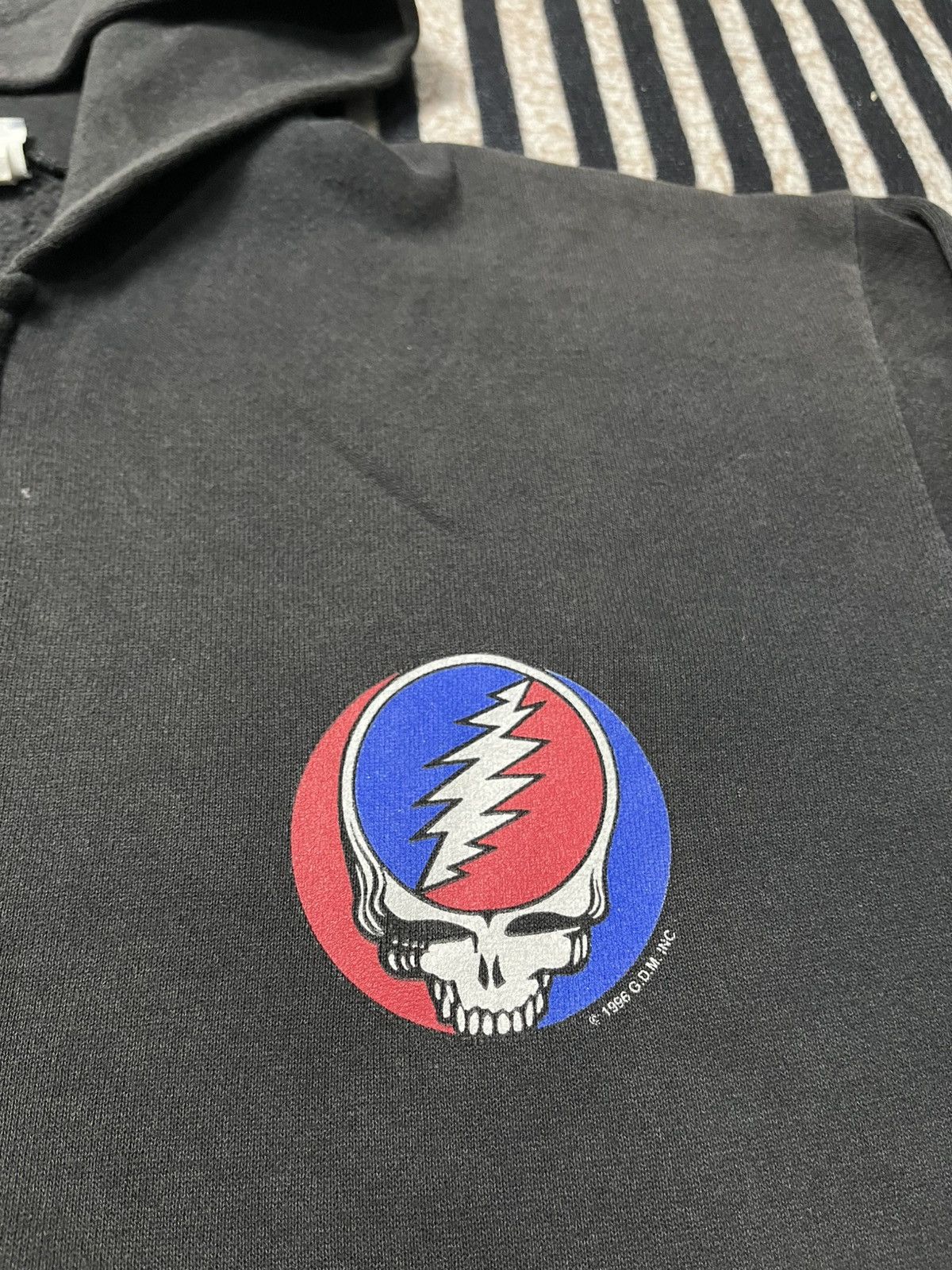 Band Tees VINTAGE 1996 GRATEFUL DEAD TOUR STATS ZIPPER HOODED RARE Size US M / EU 48-50 / 2 - 7 Thumbnail