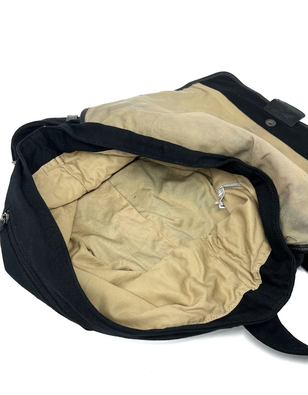 Takeo Kikuchi Authentic Takeo Kikuchi Massenger Bag Size ONE SIZE - 8 Thumbnail