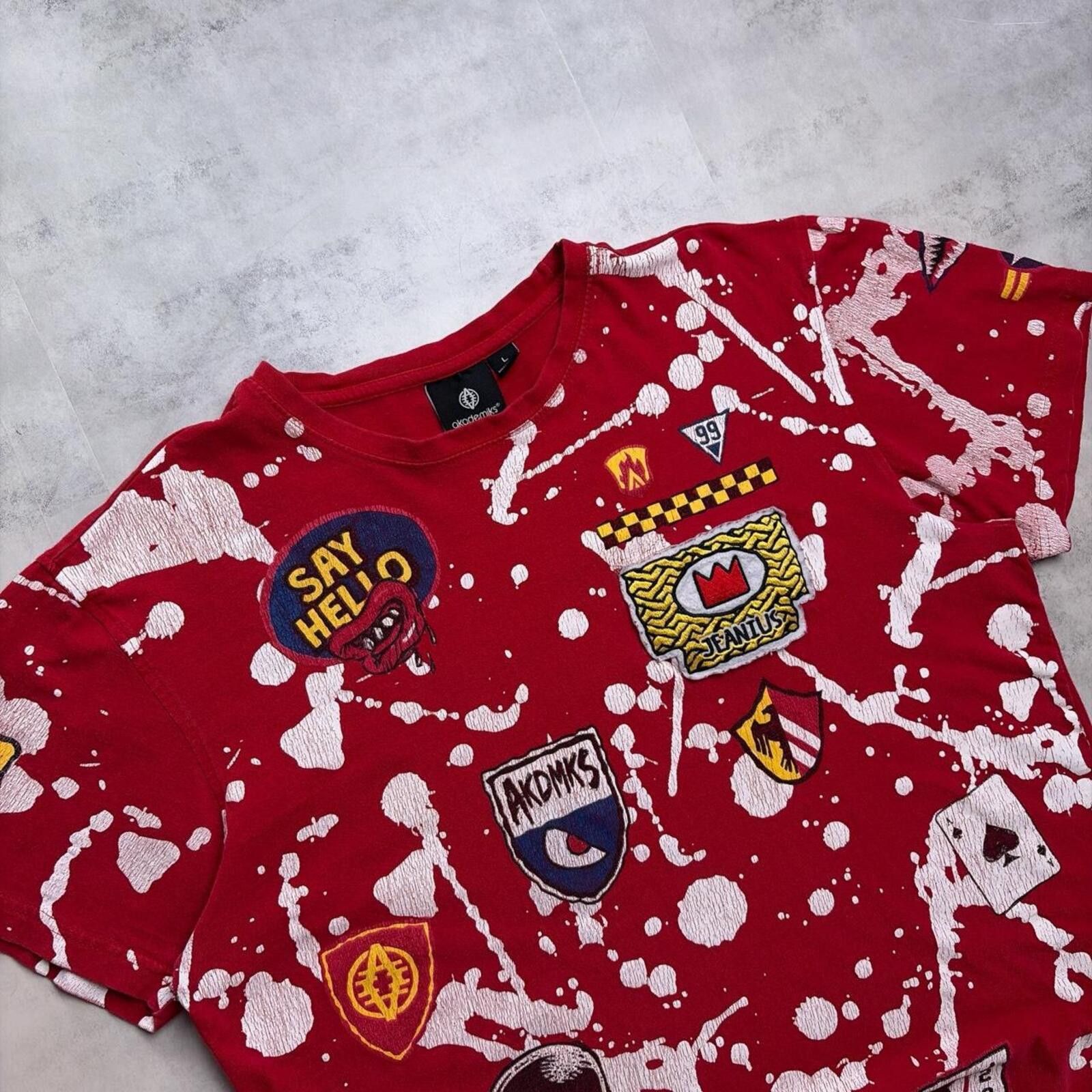 Akademiks Y2K Red Akademiks Grunge AOP Skater Gothic T-Shirt Size US L / EU 52-54 / 3 - 5 Thumbnail