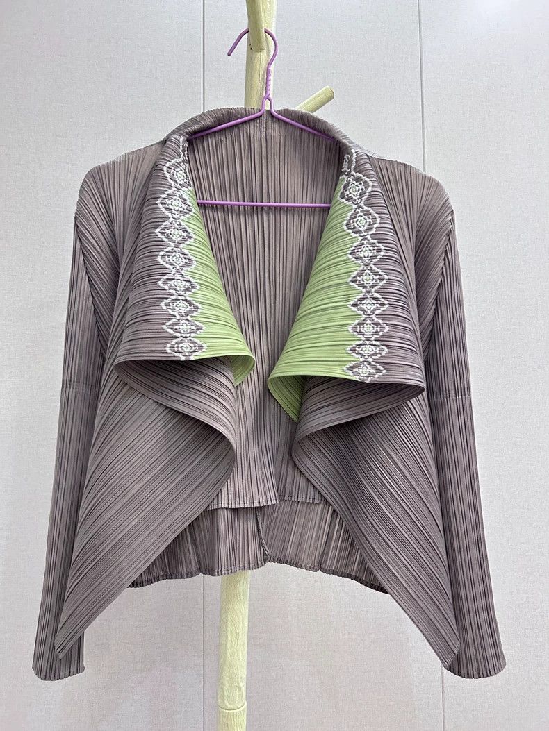 Issey Miyake Issey Miyake size:3 Grey embroidered coat Size XS / US 0-2 / IT 36-38 - 1 Thumbnail