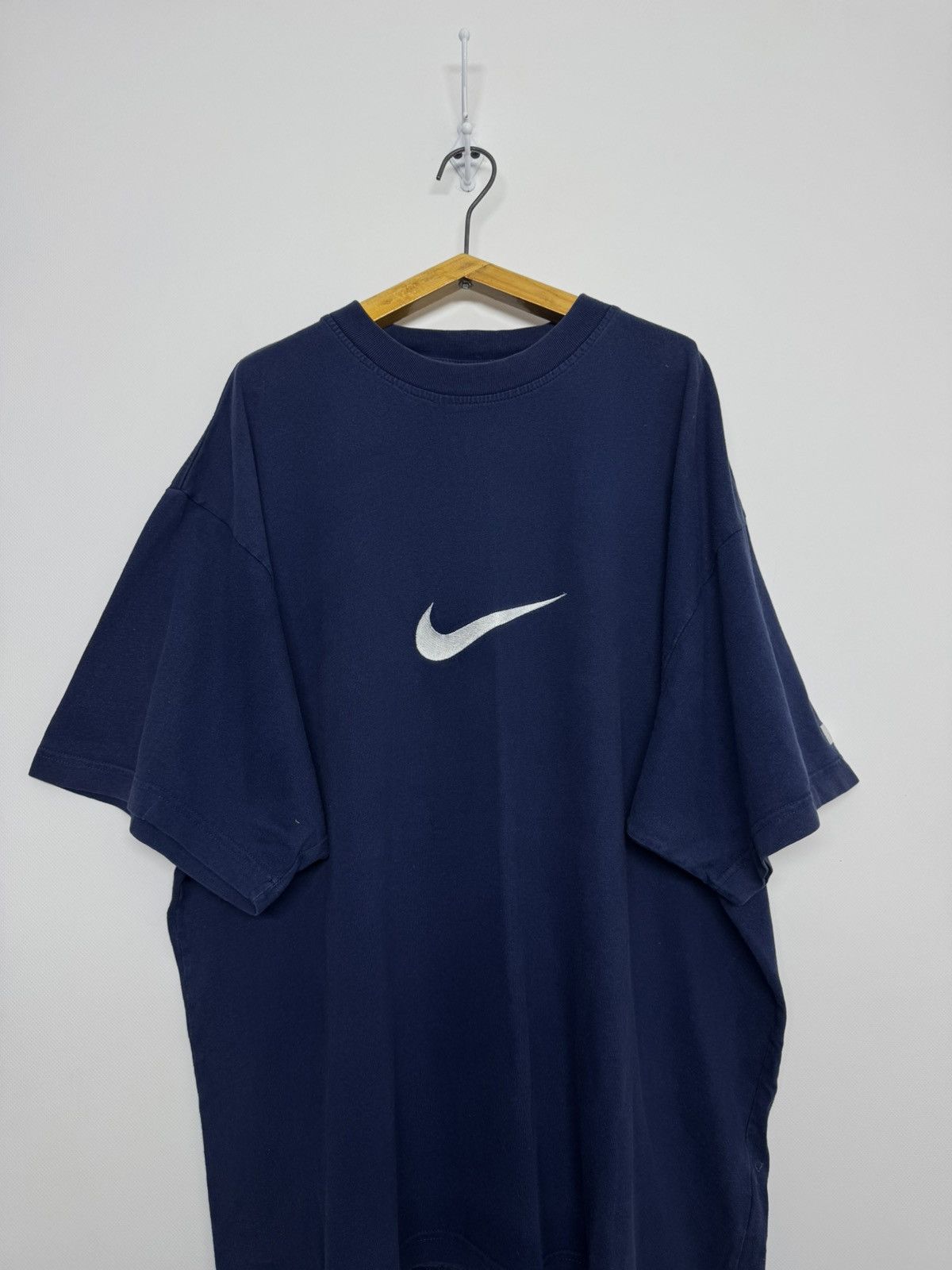 Nike Vintage Y2k Nike Center Big Swoosh Logo T-Shirt Size US XL / EU 56 / 4 - 2 Thumbnail