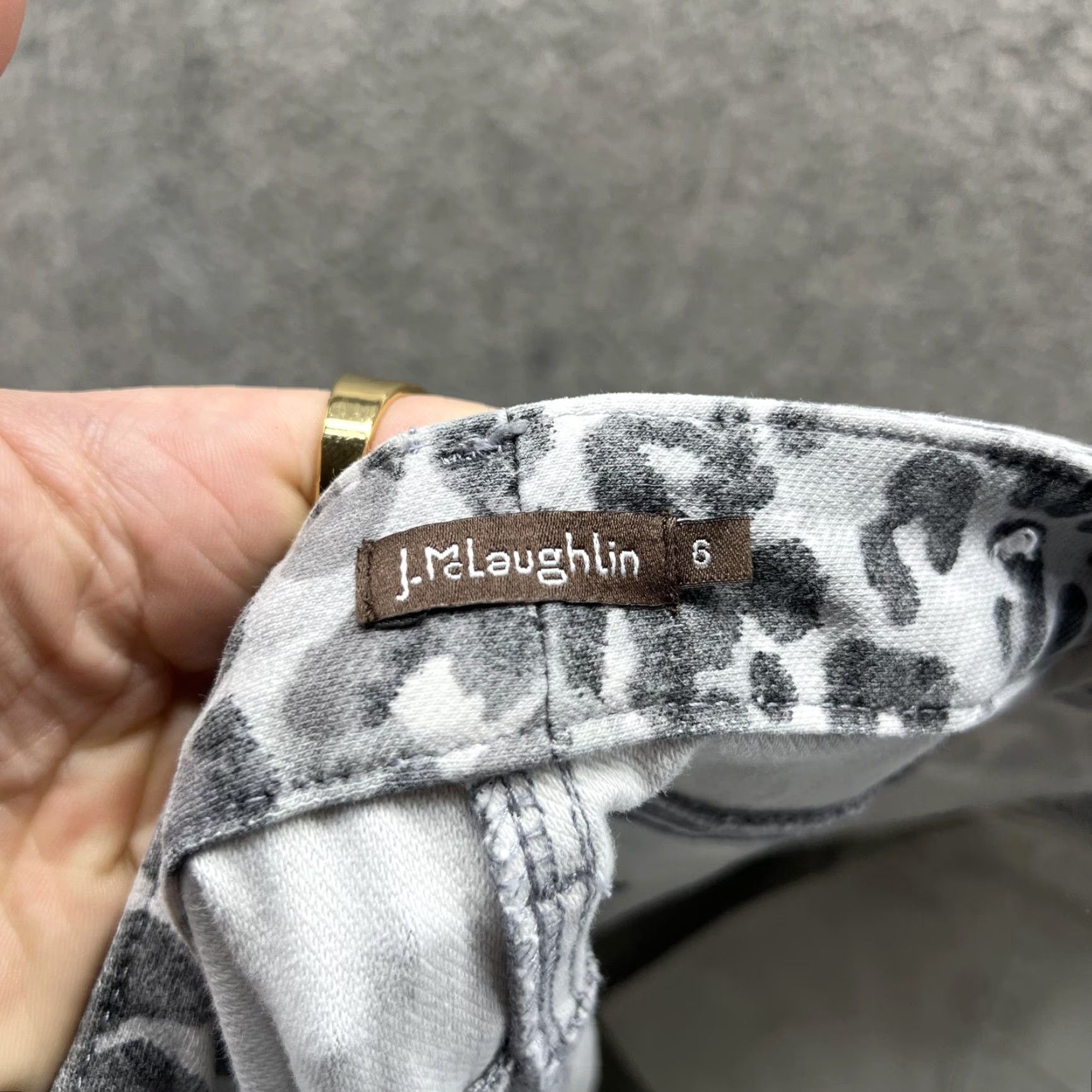 J.McLaughlin J. McLaughlin Jeans Womens 6 Gray Leopard Animal Print Skinny Ankle Denim Pants Denim Pants Slim Fit Pocket Zip Fly Button Closure Adult Womens Size 28" / US 6 / IT 42 - 3 Thumbnail