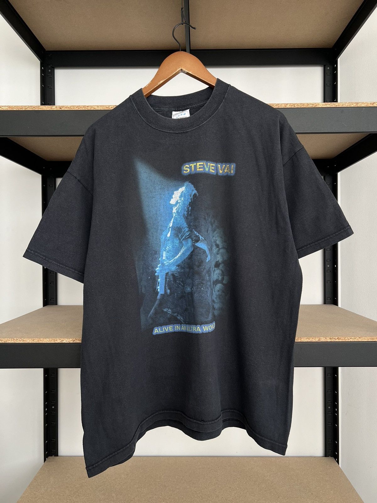Band Tees Vintage 2001 Steve Vai Alive in an Ultra World Tour T-shirt Size US XL / EU 56 / 4 - 3 Thumbnail