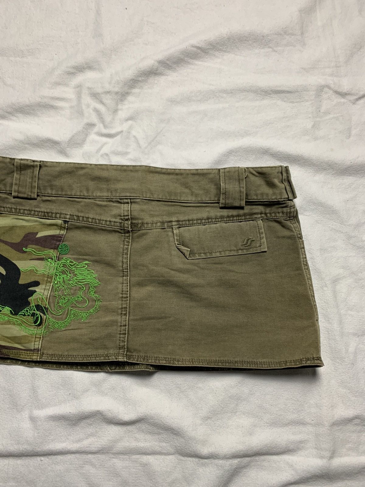 Japanese Brand × Vintage 2000S AVANT GARDE DRAGON PRINTED CAMO MINI SKIRT Size 31" - 4 Thumbnail