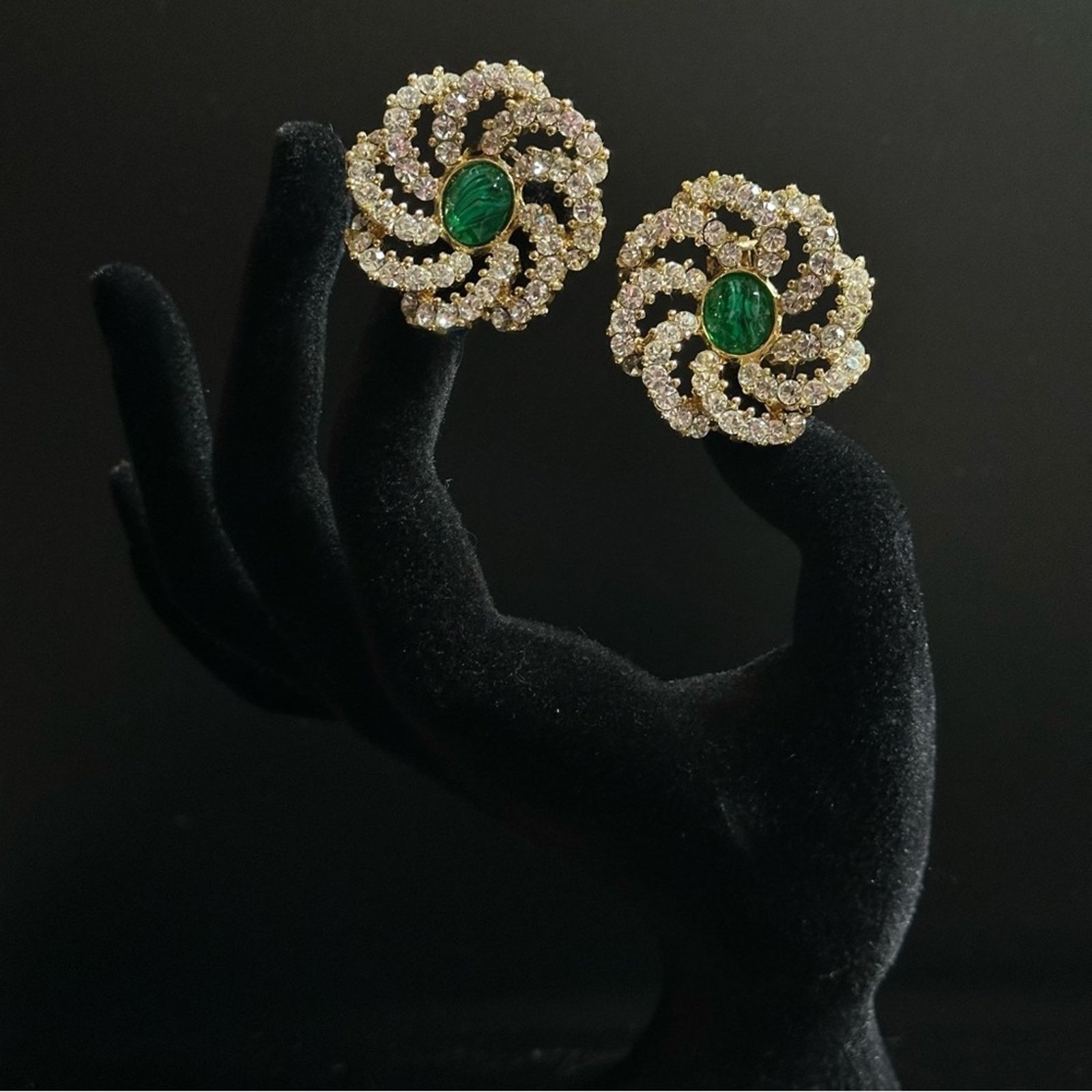 Other Vintage Emerald Clear Crystal Round Floral Pendant Earrings Size ONE SIZE - 3 Thumbnail