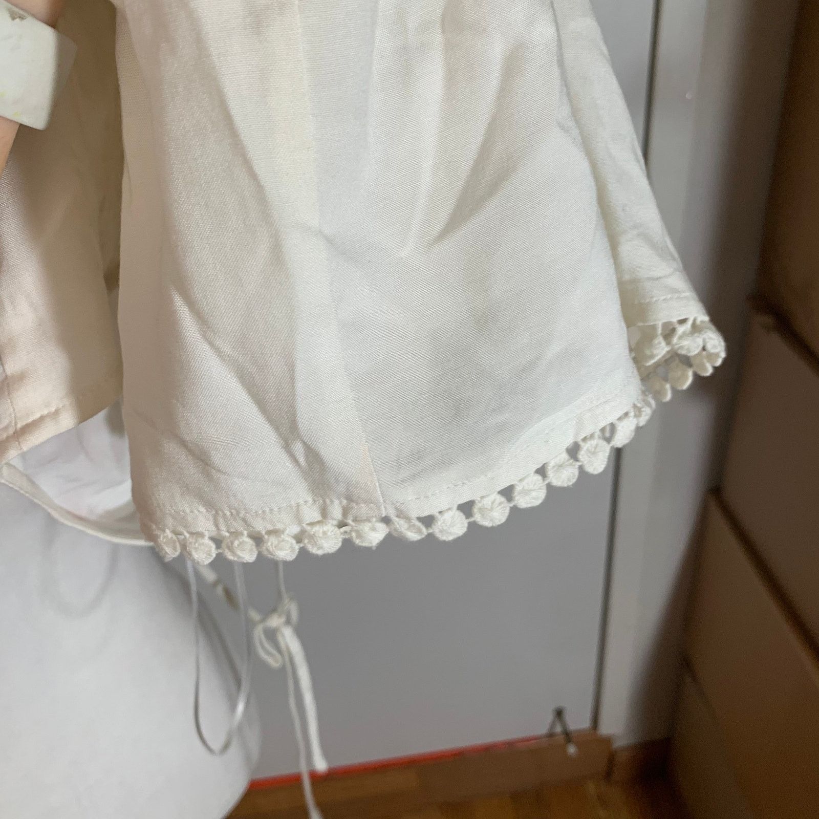 Other Candie’s Embroidered Halter Lace Pockets Romper Size M (NWT) Size 30" / US 8 / IT 44 - 11 Thumbnail